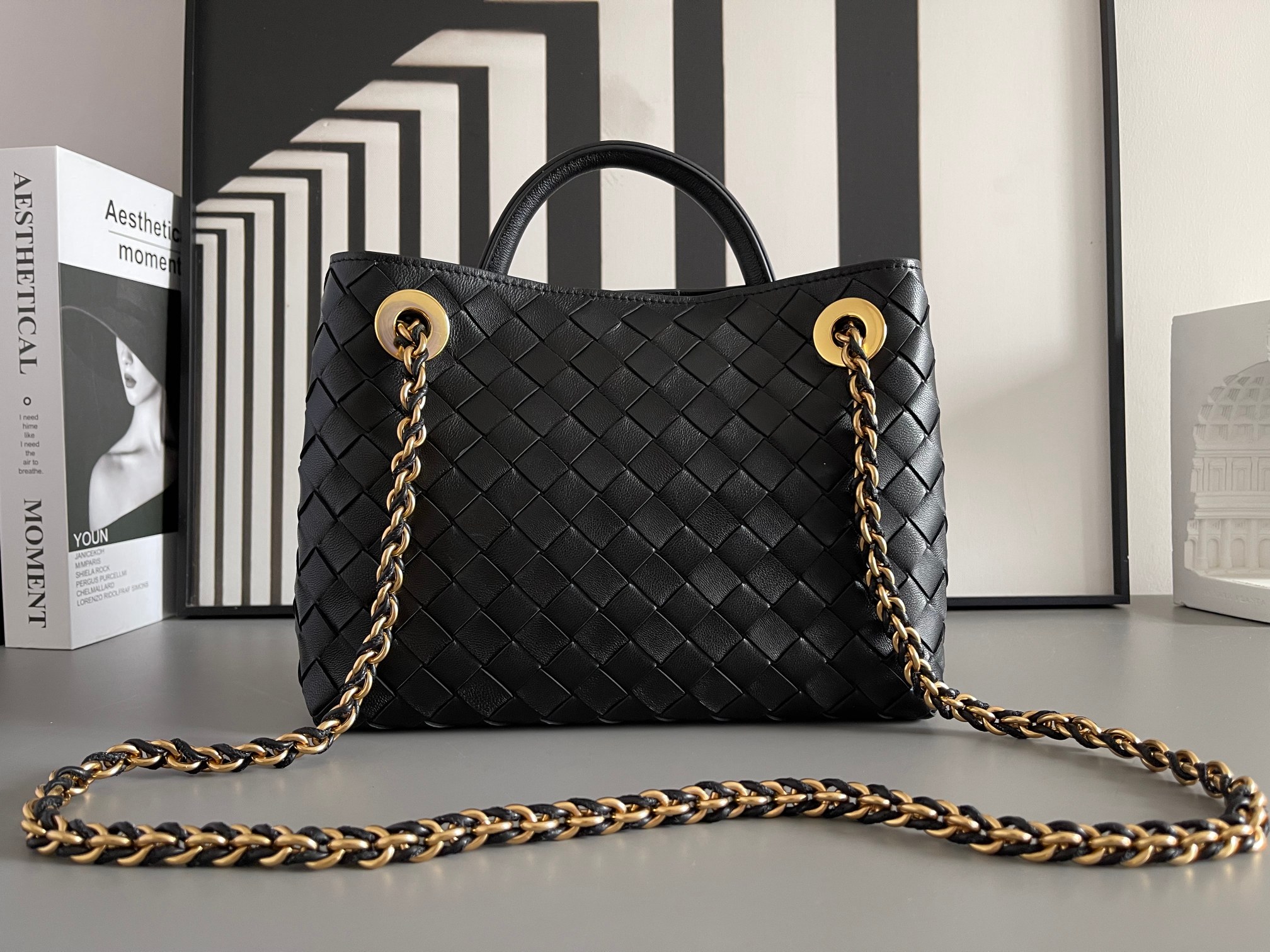 BOTTEGA VENETAs new 2024 spring and summer small ANDIAMO chain bag is also available! I believe that many friends have been waiting for a long ti