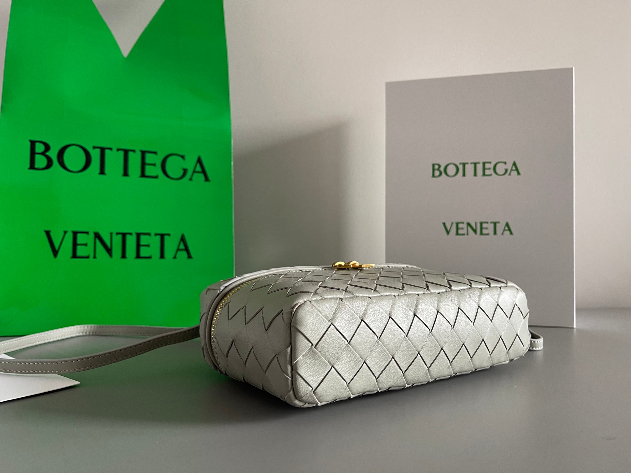 Gucci BV新款 Vanity Case 绳带化妆包 789109 采用品牌最 的牛皮编织