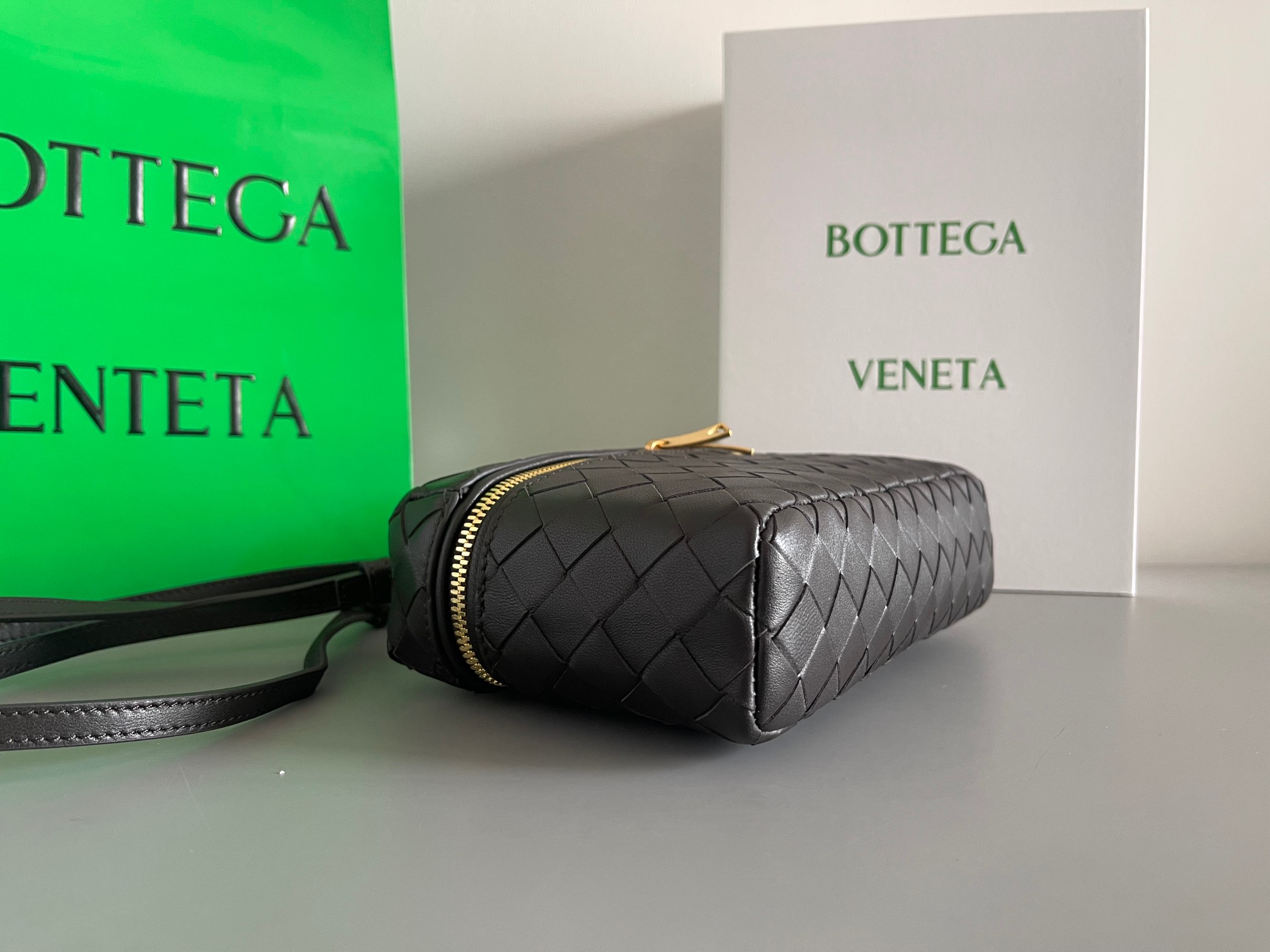 Gucci BV新款 Vanity Case 绳带化妆包 789109 采用品牌最 的牛皮编织