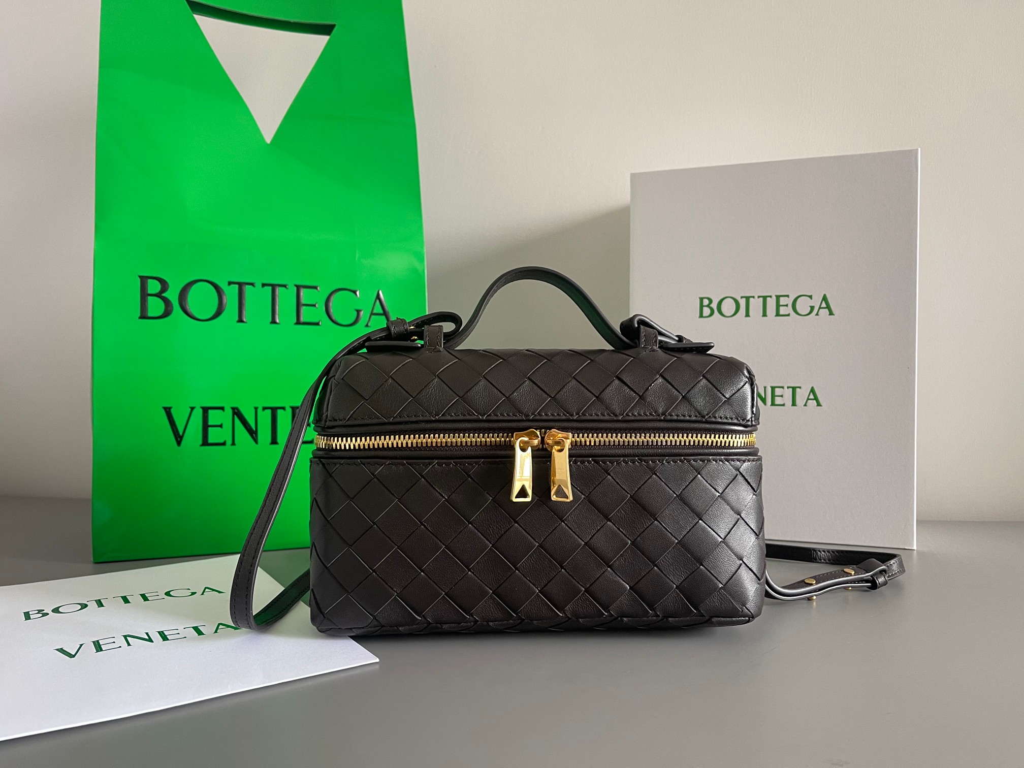 Gucci BV新款 Vanity Case 绳带化妆包 789109 采用品牌最 的牛皮编织