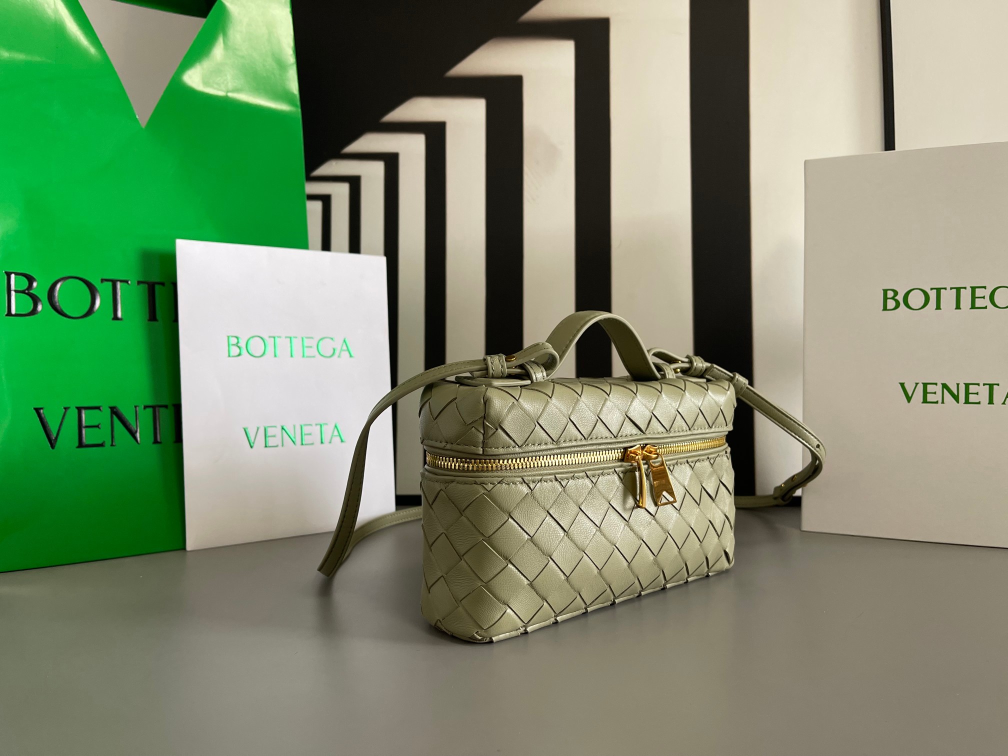 Gucci BV新款 Vanity Case 绳带化妆包 789109 采用品牌最 的牛皮编织