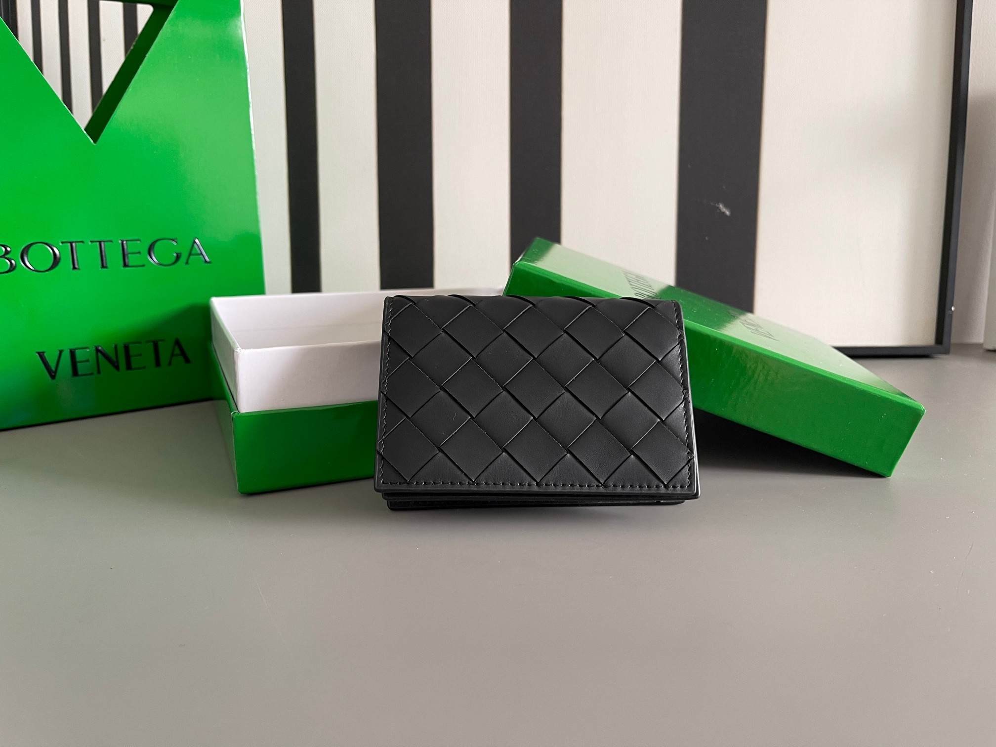 Bottega Veneta #新款名片夹 605720 简单中的高级感肯定是BV编织包包啦