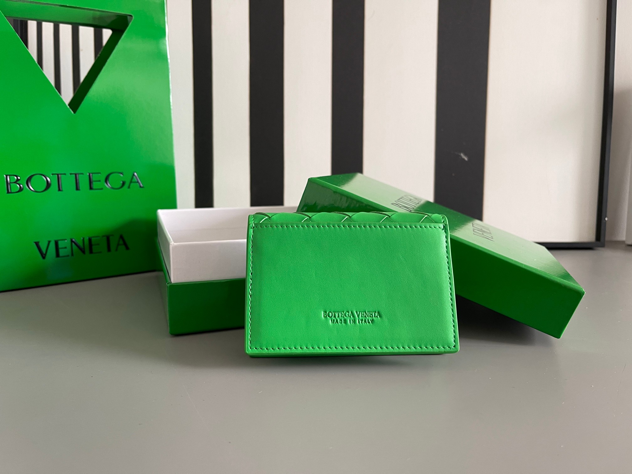 Bottega Veneta #新款名片夹 605720 简单中的高级感肯定是BV编织包包啦