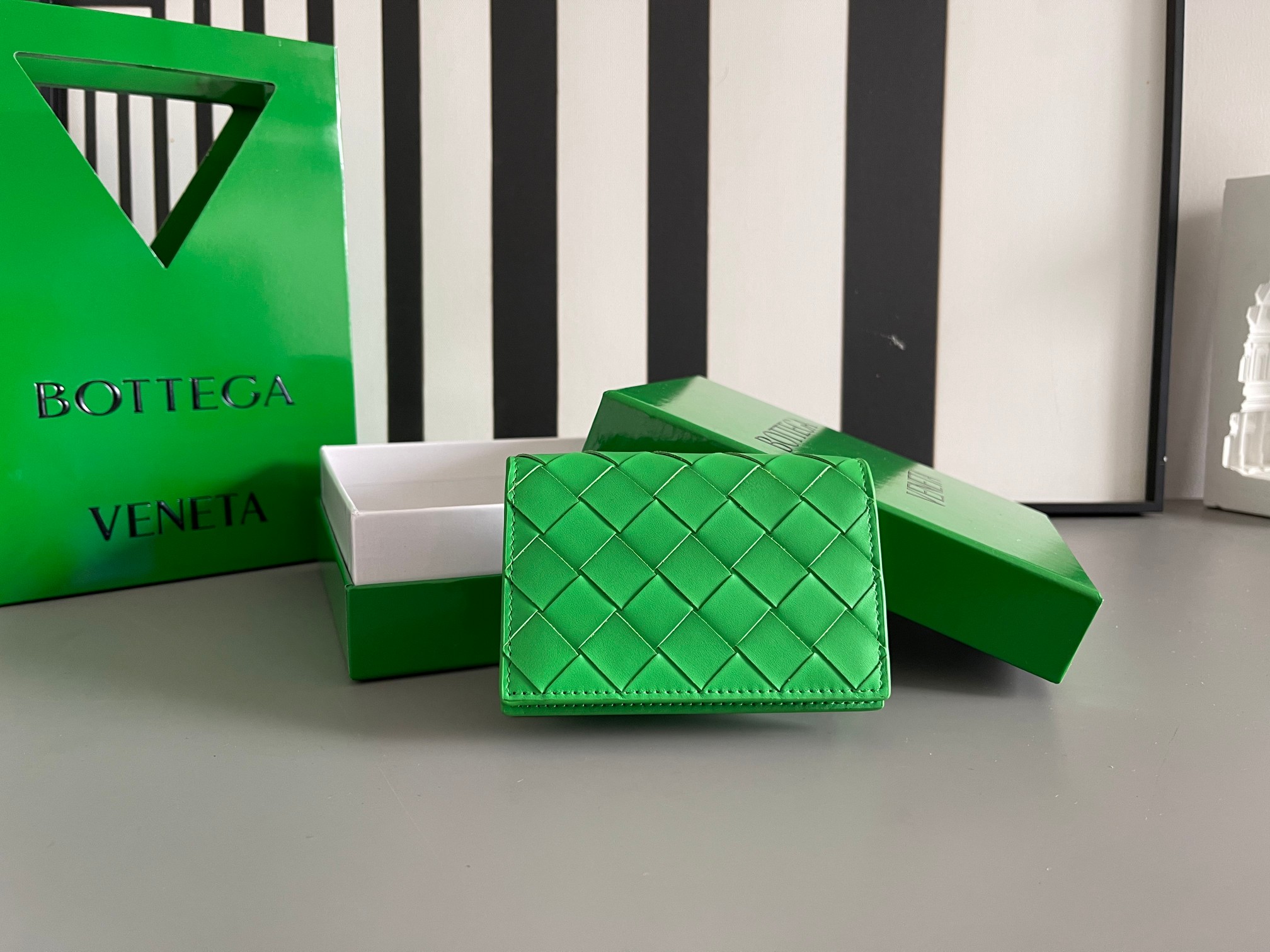 Bottega Veneta #新款名片夹 605720 简单中的高级感肯定是BV编织包包啦