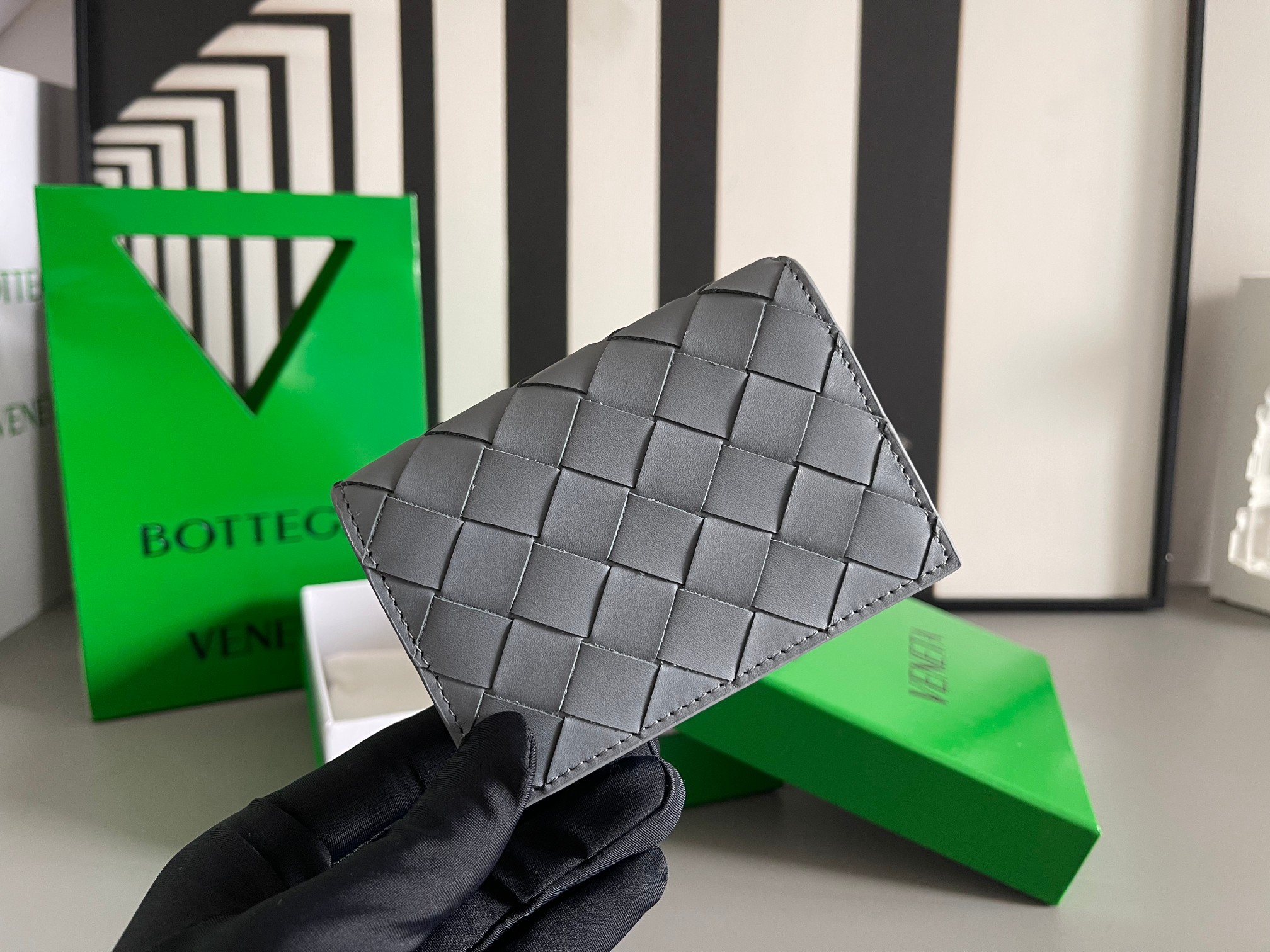 Bottega Veneta #新款名片夹 605720 简单中的高级感肯定是BV编织包包啦