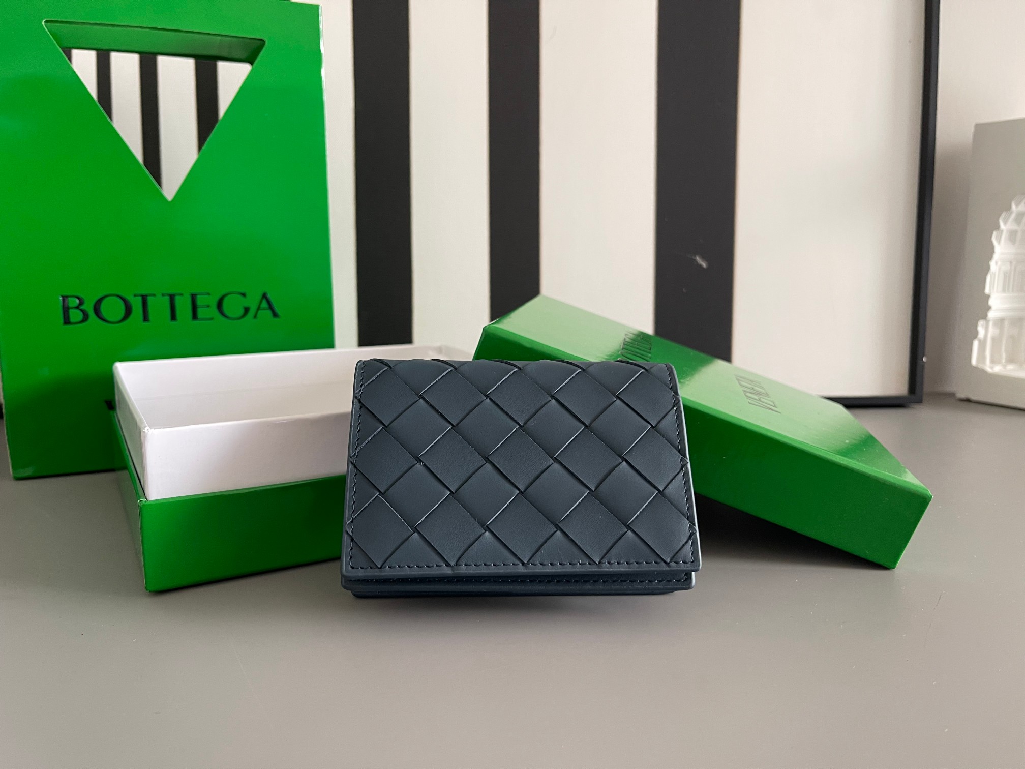 Bottega Veneta #新款名片夹 605720 简单中的高级感肯定是BV编织包包啦