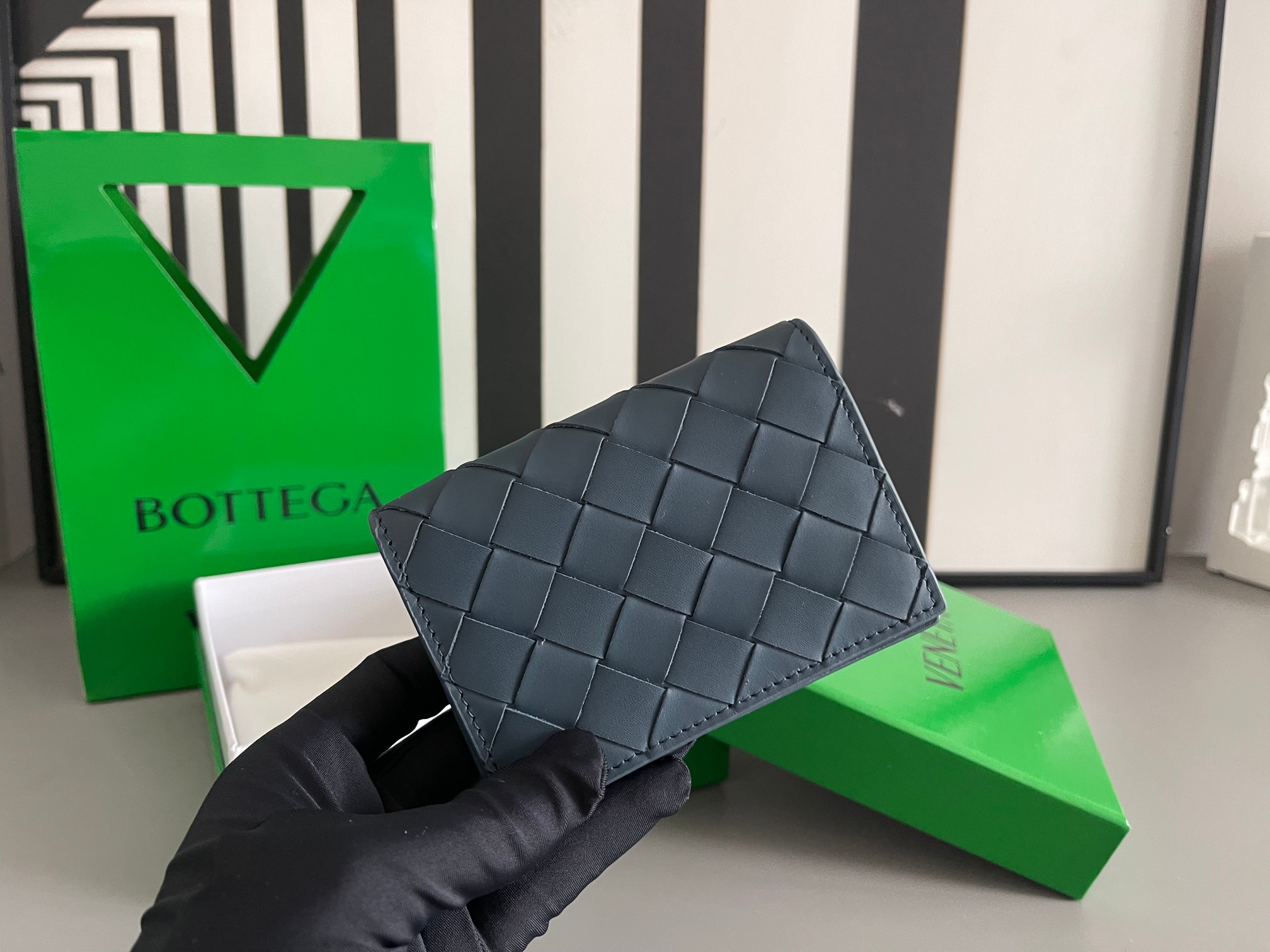 Bottega Veneta #新款名片夹 605720 简单中的高级感肯定是BV编织包包啦