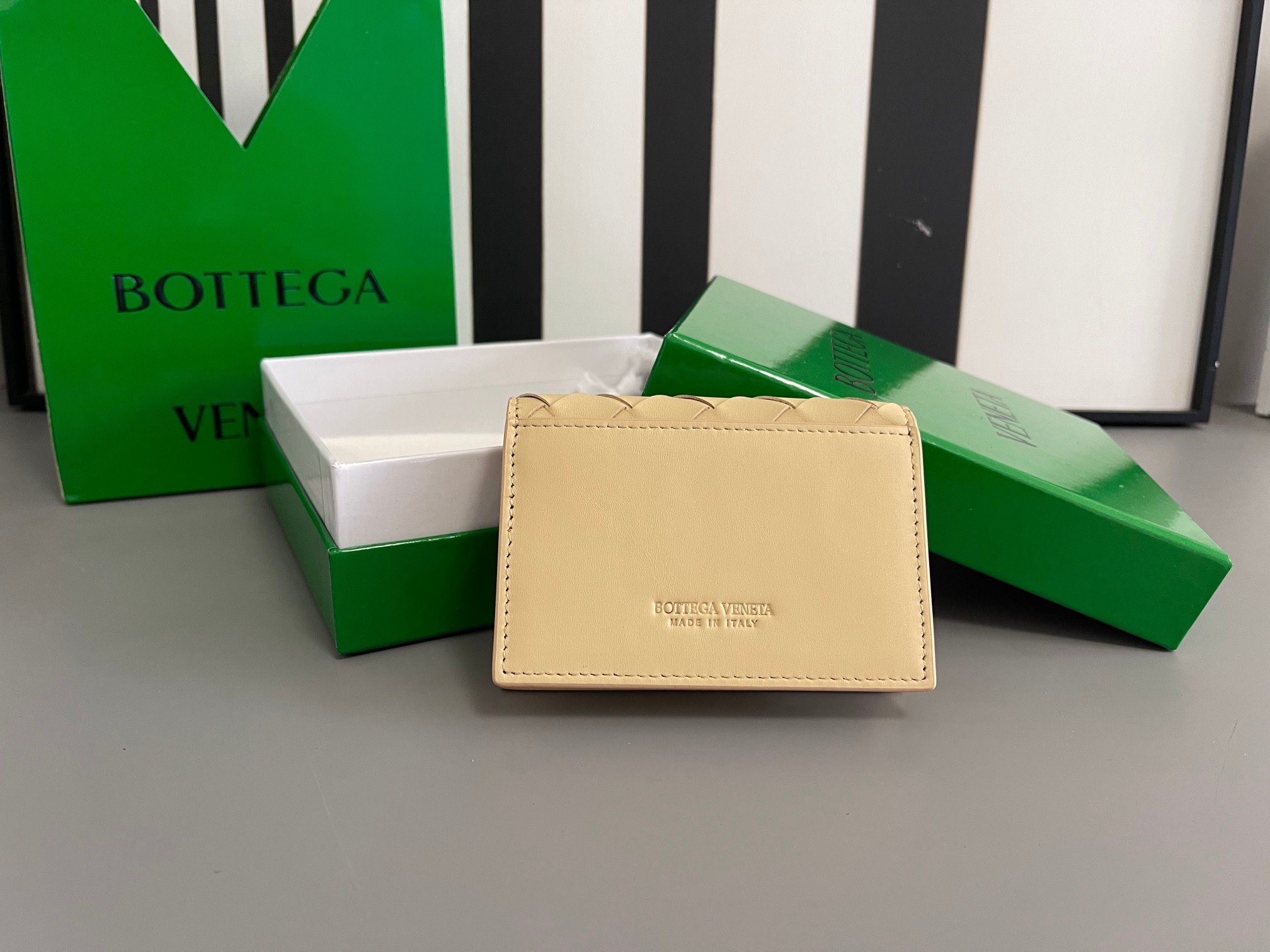 Bottega Veneta #新款名片夹 605720 简单中的高级感肯定是BV编织包包啦