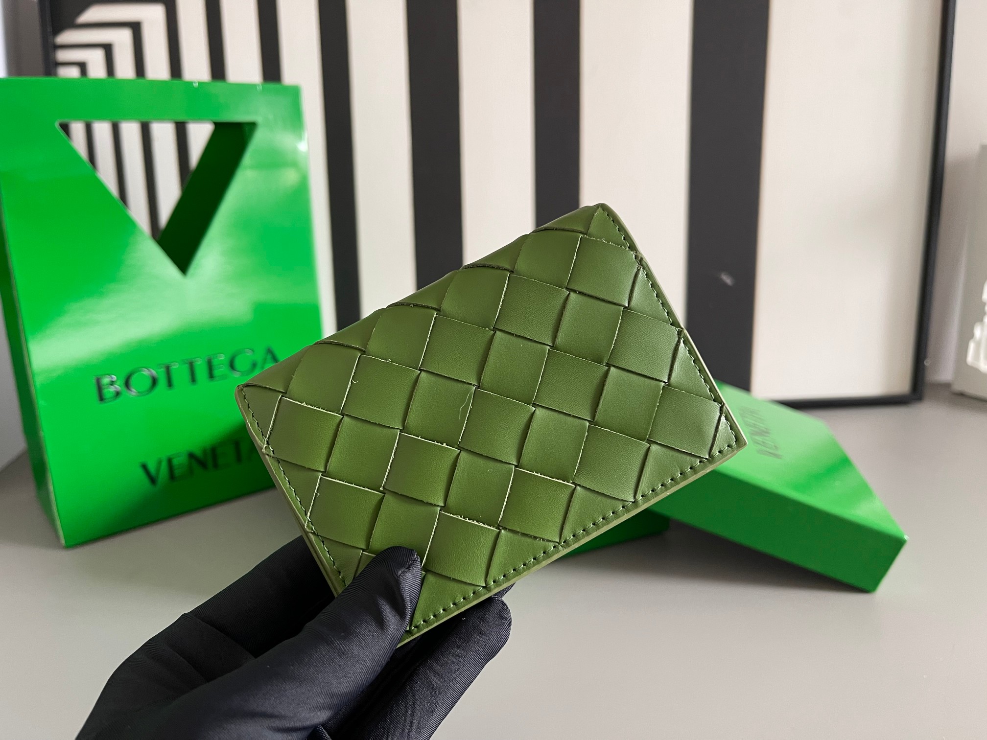 Bottega Veneta #新款名片夹 605720 简单中的高级感肯定是BV编织包包啦
