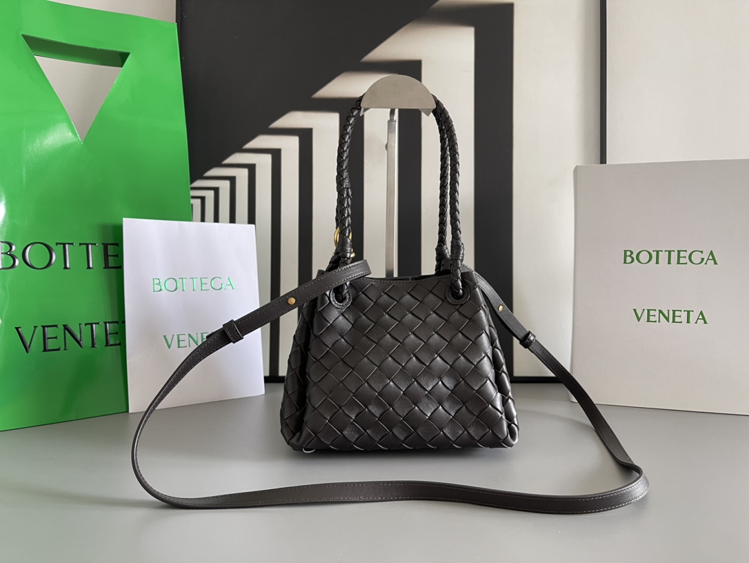 Chocolate color 1200 The BV Home Andiamo series combines the retro elements of the Bottega Veneta Archives parachute handbag with hand-woven lamb