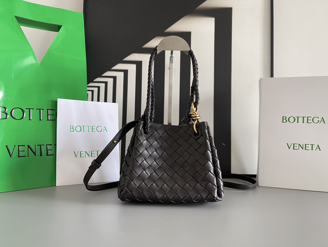 Chocolate color 1200 The BV Home Andiamo series combines the retro elements of the Bottega Veneta Archives parachute handbag with hand-woven lamb