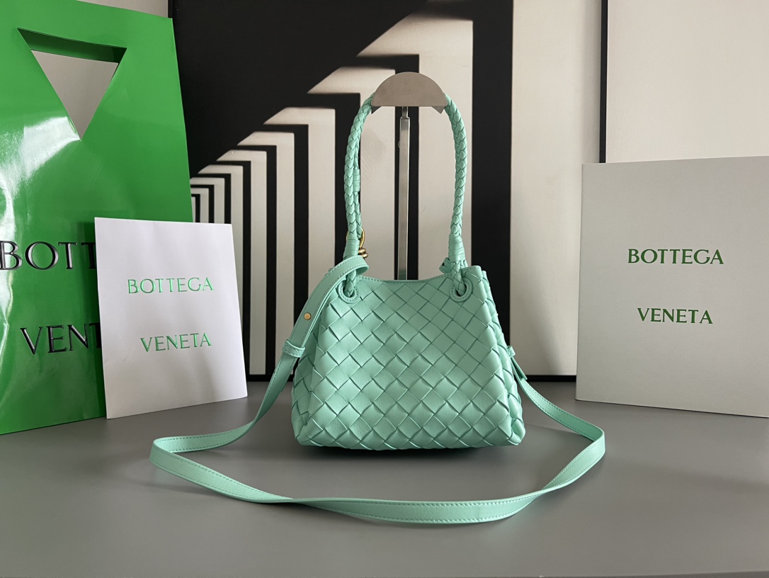 Oasis Blue 1200 BV Home Andiamo series combines the retro elements of the Bottega Veneta archives parachute handbag, with hand-woven lambskin ins