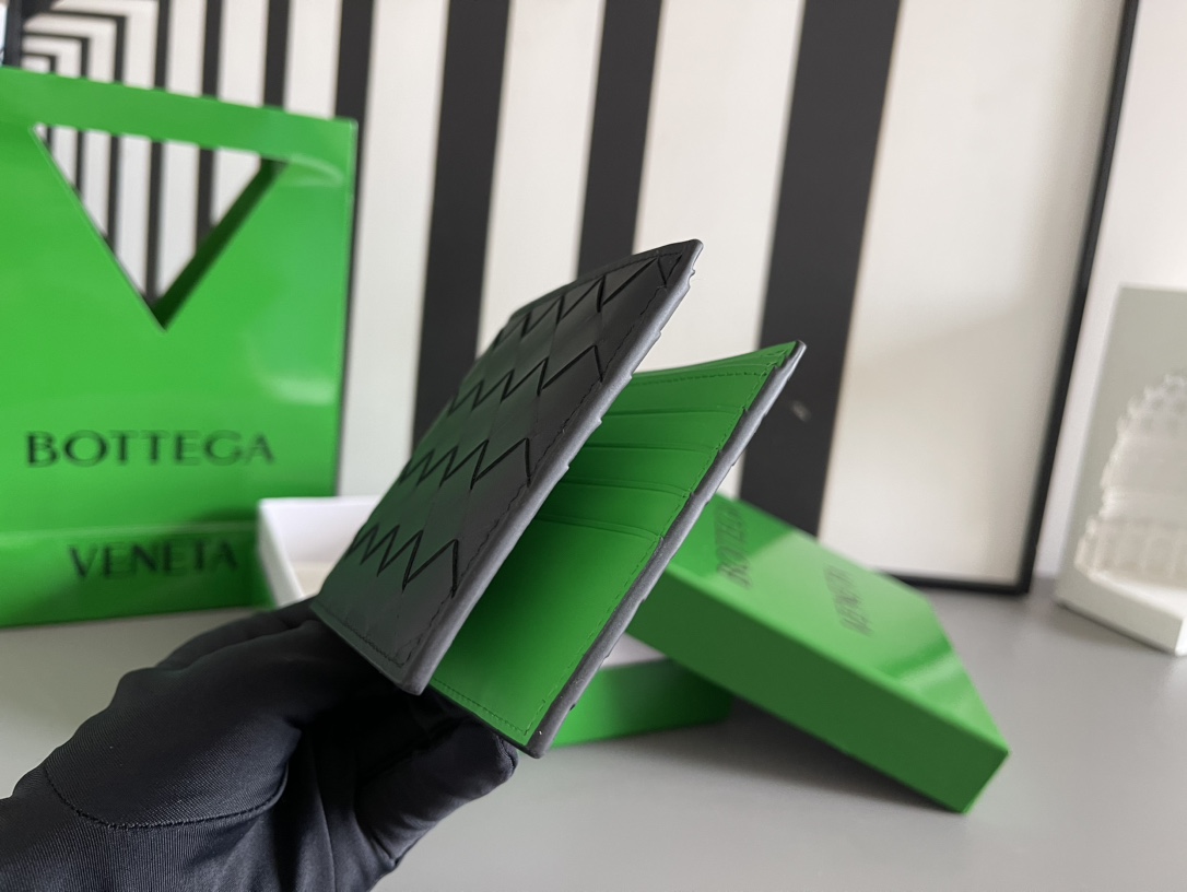 Bottega Veneta Color matching parrot green