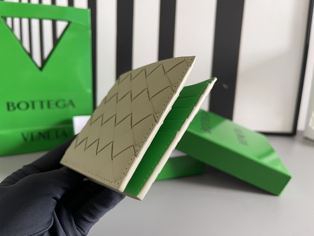 Bottega Veneta Travertine green with parrot green