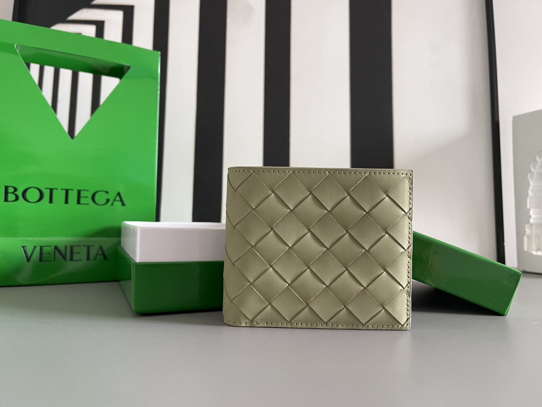 Bottega Veneta Travertine green with parrot green