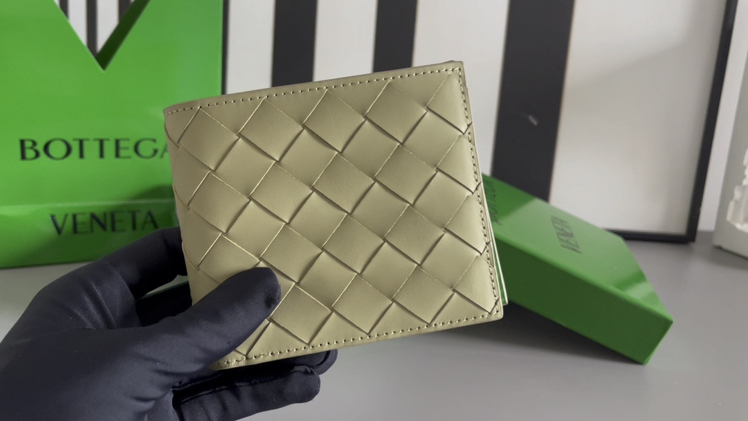 Bottega Veneta Travertine green with parrot green