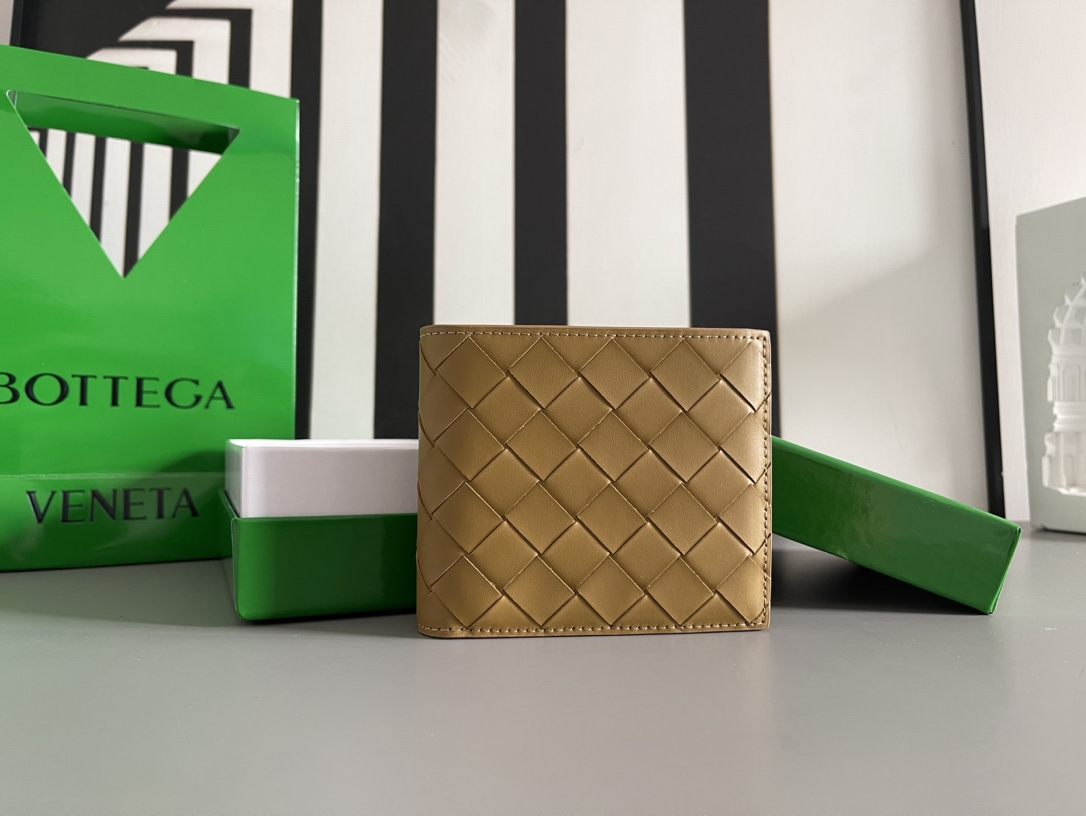 Bottega Veneta acorn color