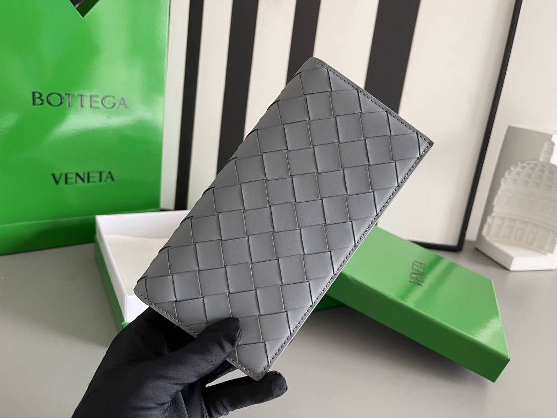Bottega Veneta 676593 Gray 18x10x2cm everyday