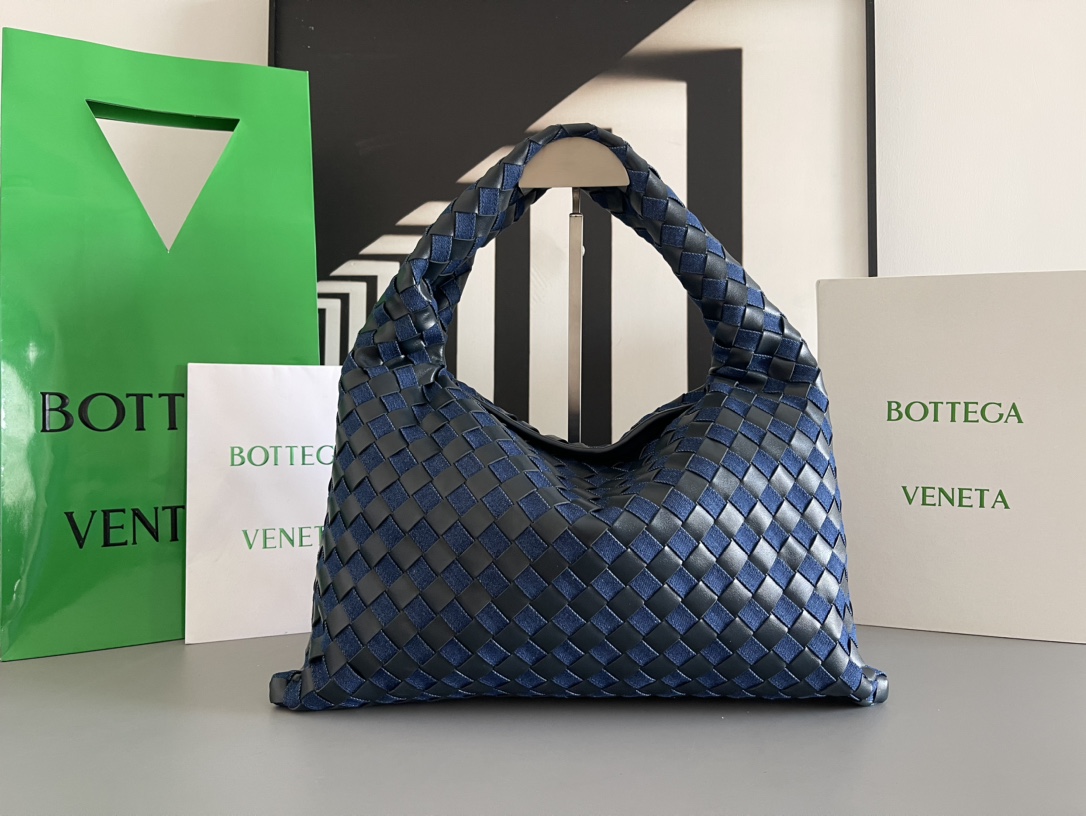 Bottega Veneta Small HOP Intrecciato Handbag Leather