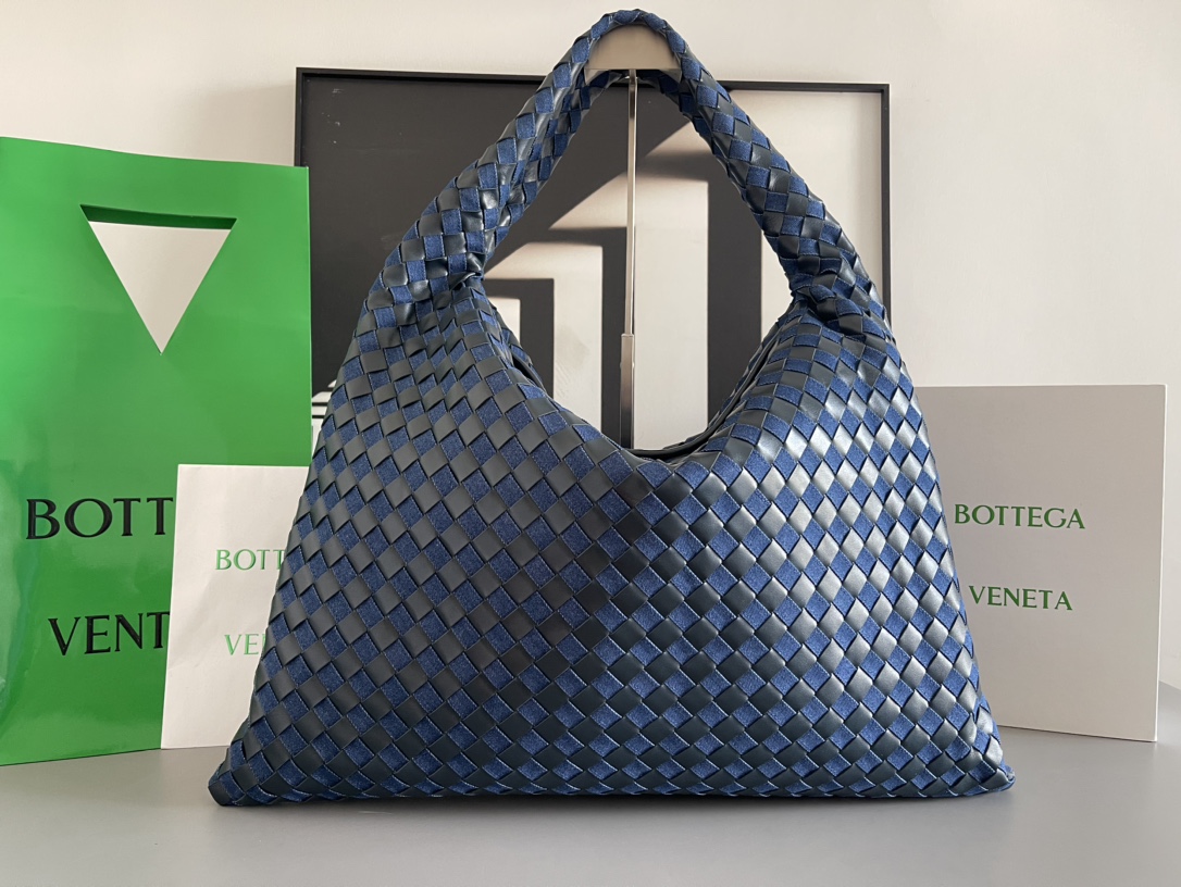 Bottega Veneta Large Hop Intrecciato Handbag