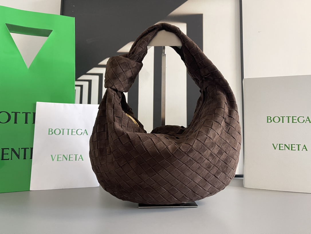 Bottega Veneta 中号BV 葆蝶家2023早春新品女士中号JODIE手袋BV包 新做法是原有的基础上圆化边角