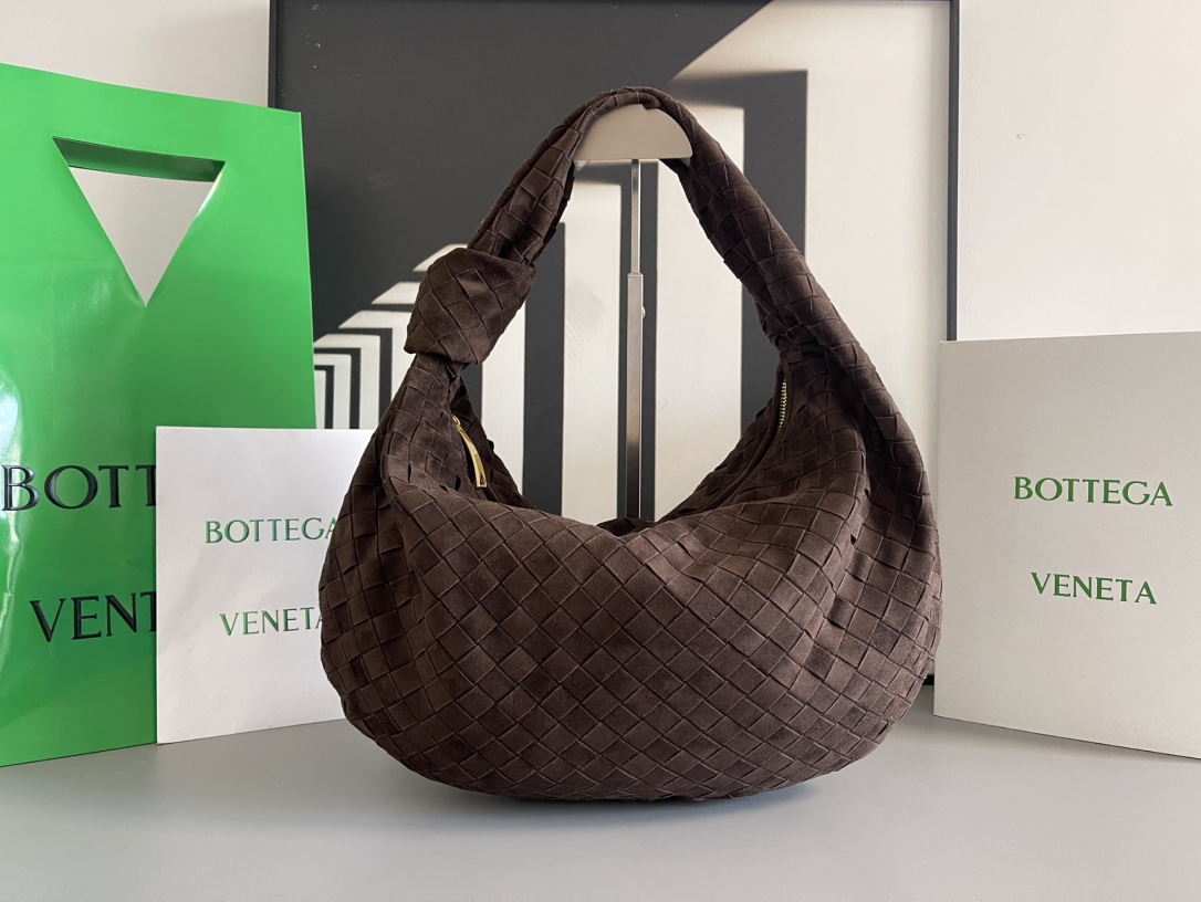 Bottega Veneta 大号Arco手袋 早春新品#、性冷淡风格 有范 充盈活力、恣意洒脱