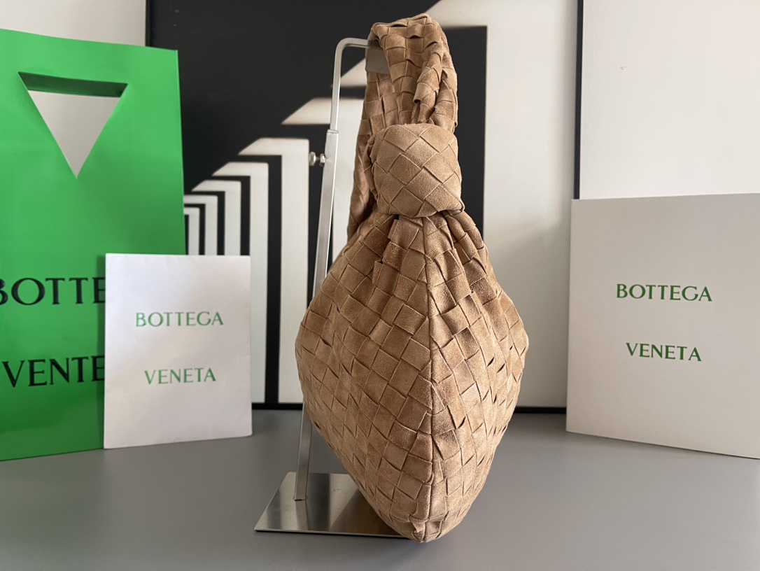 Bottega Veneta 大号Arco手袋 早春新品#、性冷淡风格 有范 充盈活力、恣意洒脱