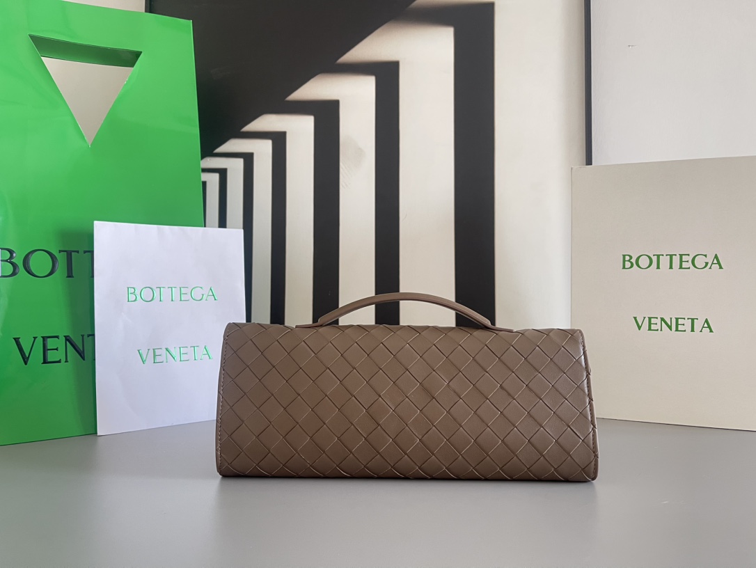 Bottega Veneta #Bv Clutch 长款手拿包 741511 配有提手