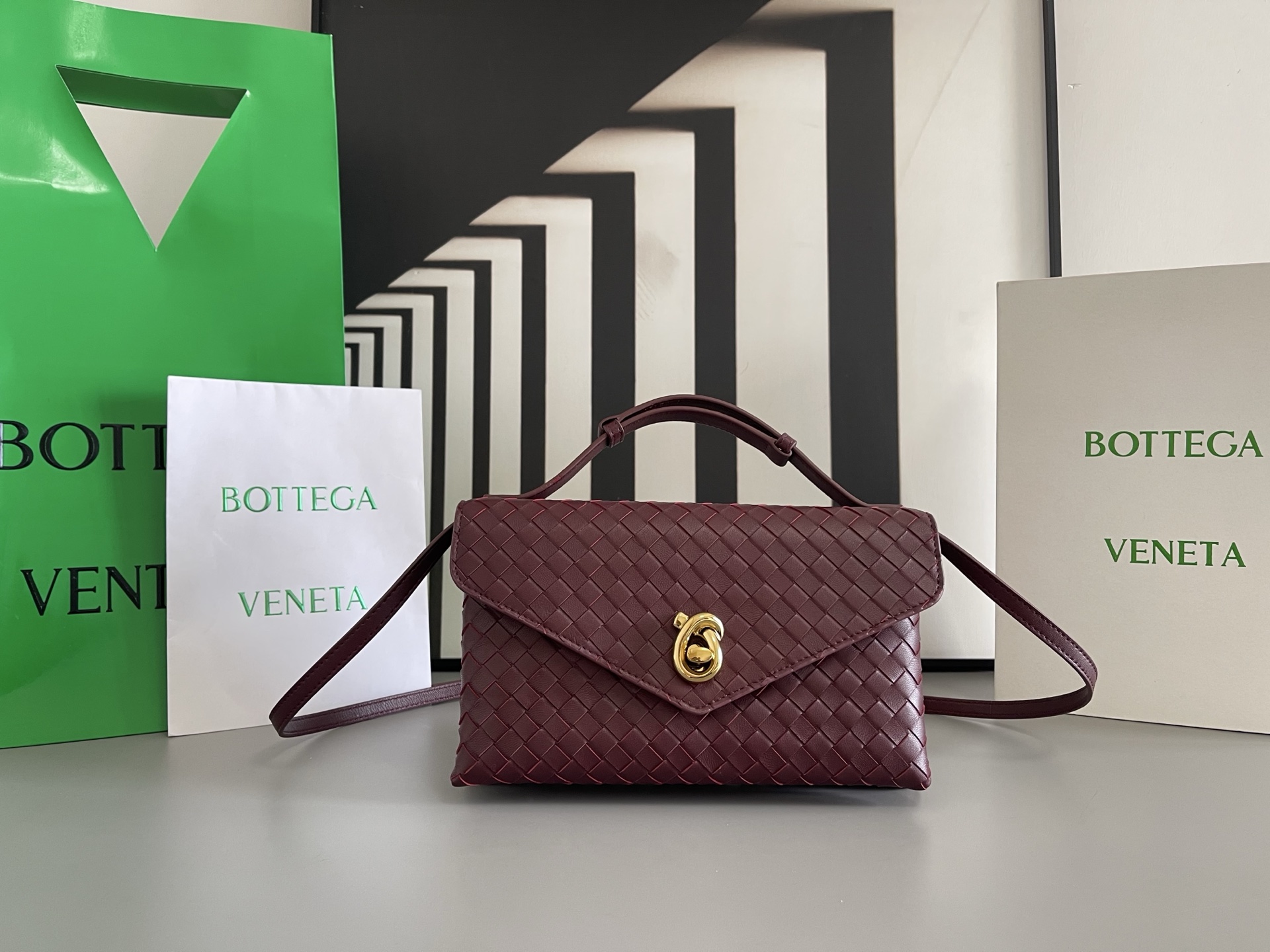 Bottega Veneta Intrecciato плетёная сумка Knot Lock с съёмным ремнём, ручная и кроссбоди