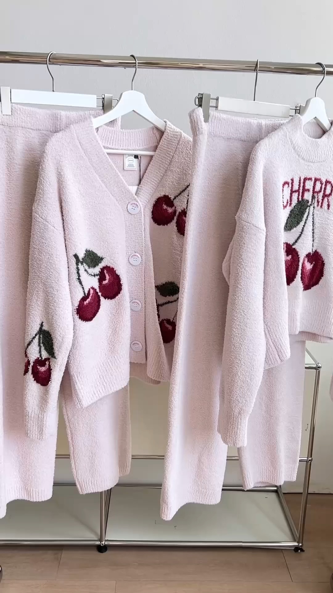 home clothesThere are both cardigan and pullover styles availableLoose - Clothes