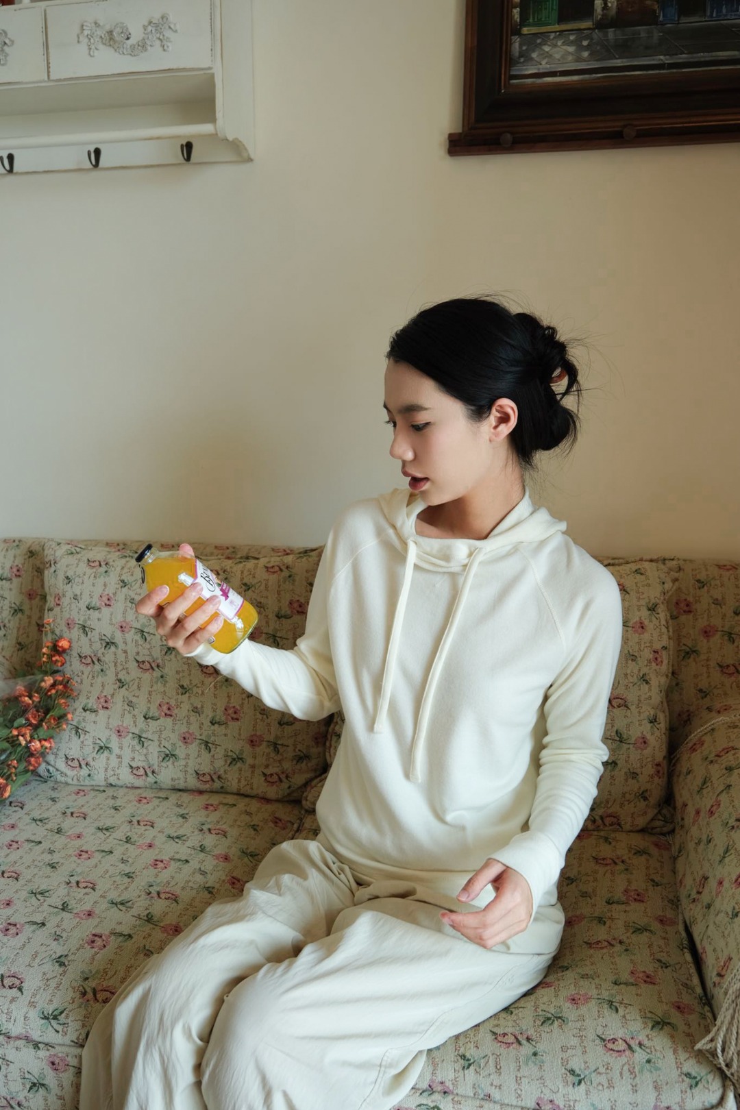 Comfort oriented, with a lazy and relaxed feelingThe clothes are stiff a - Clothes