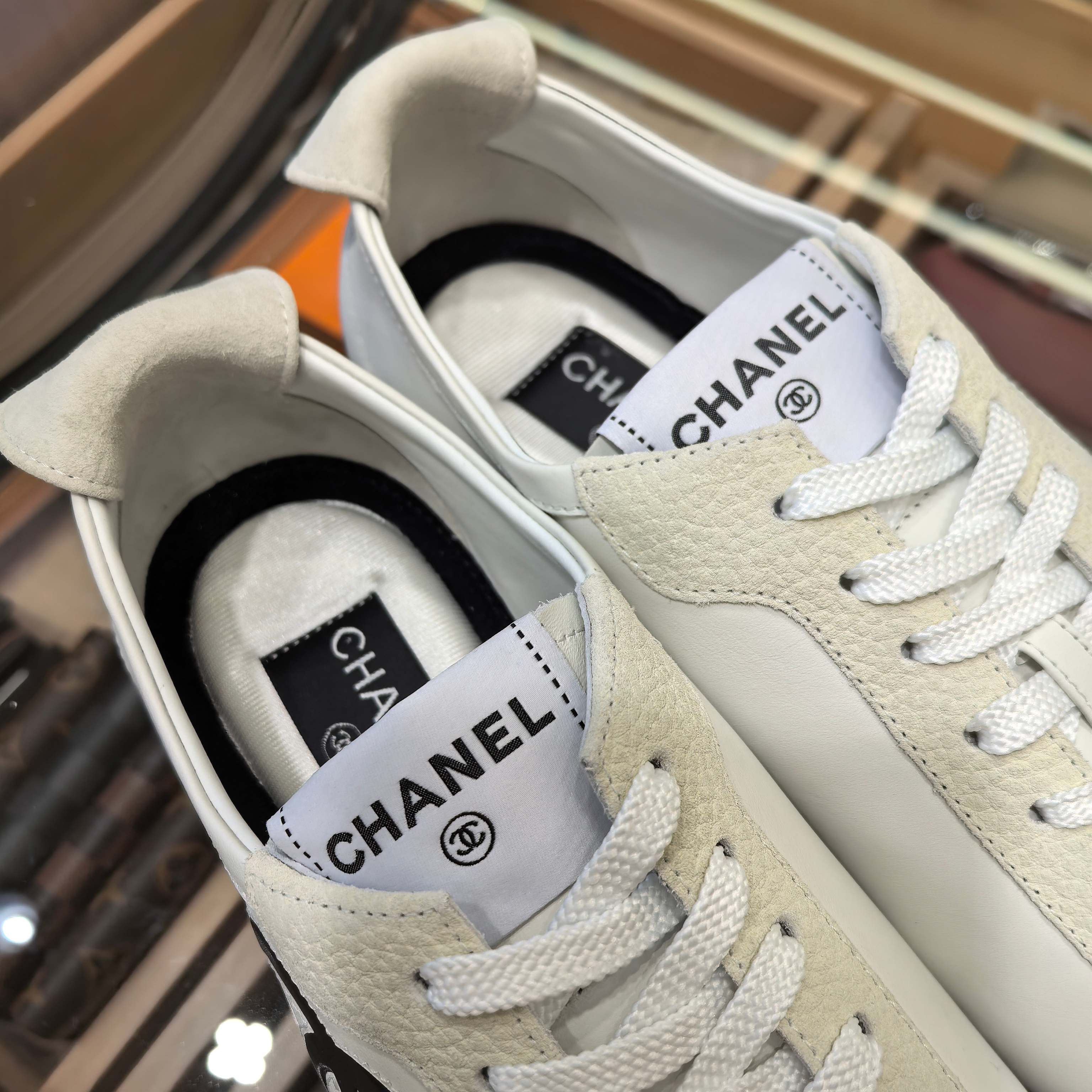 샤넬 스니커즈 카프스킨/엠보스드 스웨이드 카프스킨 이미지 5