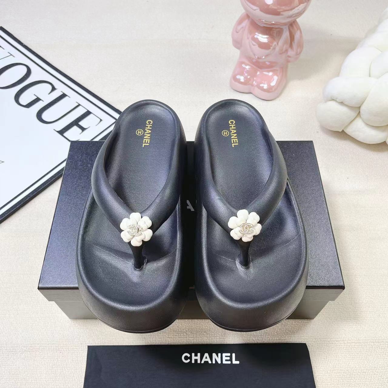 Quel est le meilleur endroit pour acheter des répliques
 Chanel Chaussures Pantoufles Noir Collection printemps – été Fashion