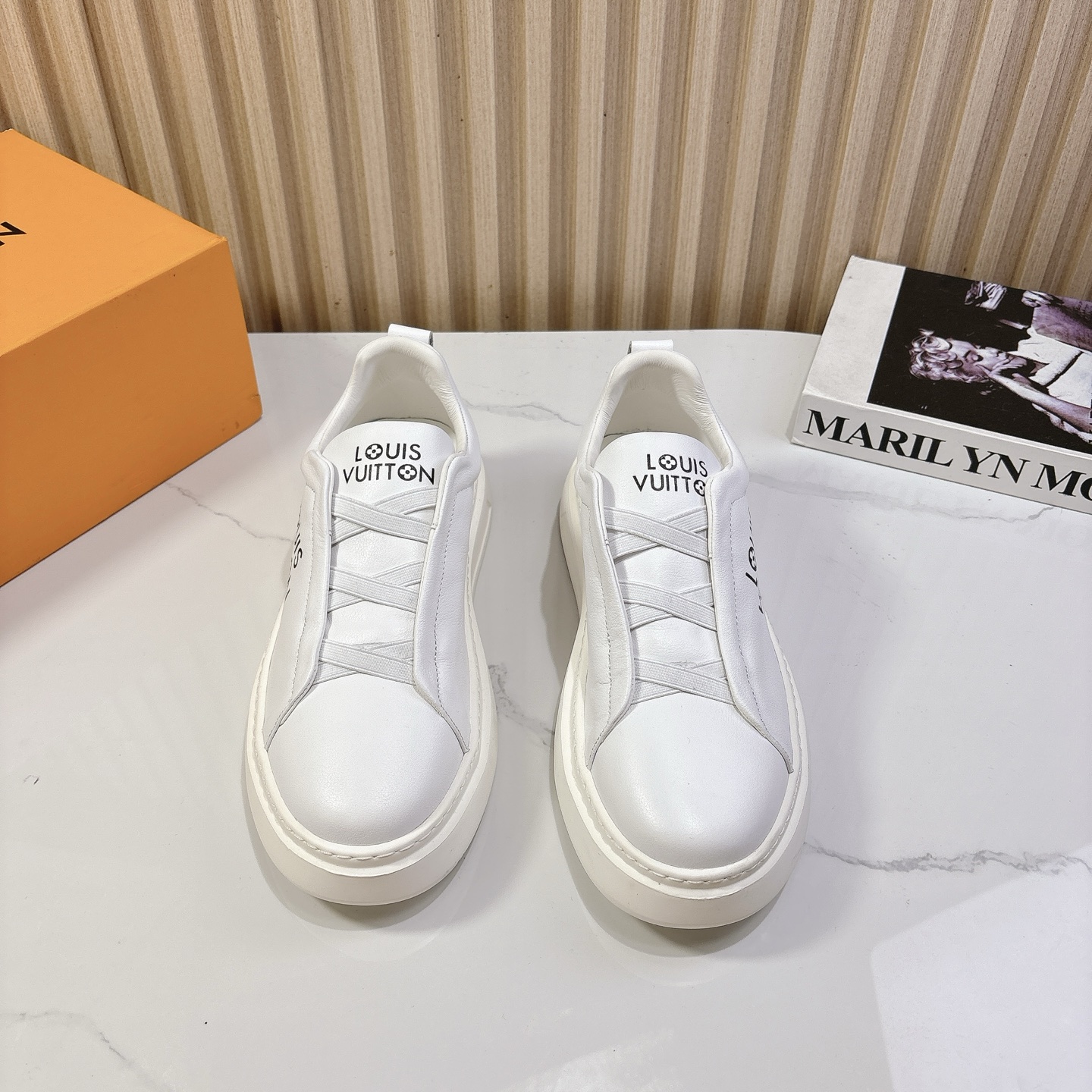 NO:224684,Men's model [Men's thick-soled casual shoes] LV 25 autumn and winter is really a new new king-fried model. Sisters, the foot is so beautiful. The counter buys the original one-to-one development. All details, materials, quality, no difference from the counter, and then sends the luxury latest large packaging... Fabric: original imported cowhide Inner: original imported sheepskin footbed: original imported sheepskin Outsole: original open mold TPU foamed sole Packaging: original latest packaging Size: 39-44 (men 38.45.46 customized without return or exchange), casual shoes/sports shoes, louis vuitton, sneakers, cowhide, sheepskin19860909男款【男款厚底休闲鞋】 LV 25秋冬首发真的又是新一款王炸新款,姐妹们,上脚太好看啦专柜购买原版一比一开发,所有细节,材料,品质,跟专柜无区别,再送豪华最新大包装…… 面料:原版进口牛皮 内里:原版进口羊皮 垫脚:原版进口羊皮 大底:原版开模TPU发泡大底 包装:原版最新包装 码数:39-44（男38.45.46定制不退换）,休闲鞋/运动鞋,louis vuitton,sneakers,cowhide,sheepskin,Women's Shoes