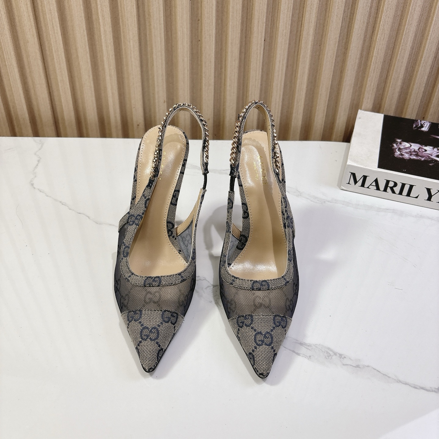 NO:224677,New style!  Guccí Classic women's shoes: original one-to-one development, carefully modified shoe last, fabric adopts original texture. Imported mesh with cow patent leather material. With original board electric hardware GG buckle, it is so delicate that it is impeccable!  Sheepskin inner lining and footrest Heel height: 10.5cm Size number, 35-42 (40.41 42 customized) Italian leather outsole, original packaging, high heels, gucci, high heels, sheepskin, Leather soles19860909新款！古奇 Guccⅰ 经典女鞋:原版一比一开发,精心调制的鞋楦,面料采用原版质感.进口网面配牛漆皮材料.配原板电渡五金GG扣 细腻到无可挑剔！ 羊皮内里和垫脚 跟高:10.5cm 码数,35-42（40.41 42订做） 意大利真皮大底,原版包装,高跟鞋,gucci,high heels,sheepskin,Leather soles,Women's Shoes