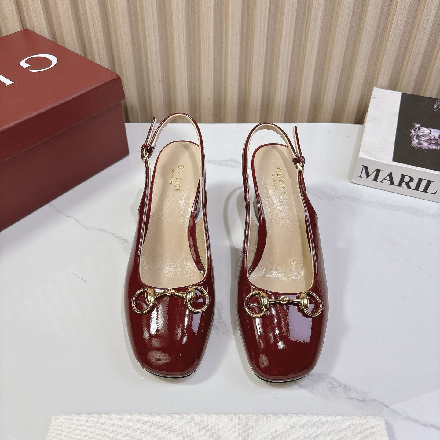 NO:224622,New style!  Guccí Classic Women's Shoes: The original version is developed one to one, carefully modified shoe last, the fabric adopts the original texture, imported ice patent leather, and equipped with original board electric hardware GG buckle, delicate and impeccable!  Sheepskin inner lining and footrest Heel height: 6.5cm Size number, 35-42 (40.41 42 customized) Italian leather large sole, original packaging!  sandals gucci sandals sheepskin Leather soles19860909新款！古奇 Guccⅰ 经典女鞋:原版一比一开发,精心调制的鞋楦,面料采用原版质感.进口冰漆皮.配原板电渡五金GG扣 细腻到无可挑剔！ 羊皮内里和垫脚 跟高:6.5cm 码数,35-42（40.41 42订做） 意大利真皮大底,原版包装 ！,凉鞋,gucci,sandals,sheepskin,Leather soles,Women's Shoes