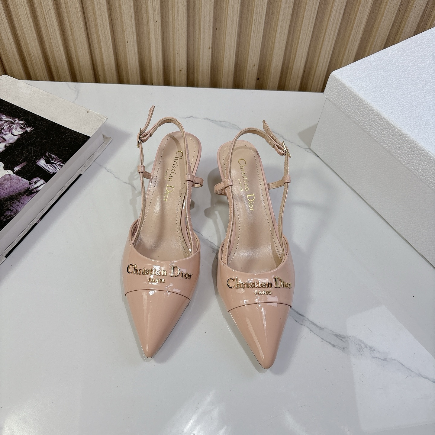 NO:392275,2055Dior autumn and winter new products coexist with fashion and trends. Imported cowhide one-to-one customization. Fabric; patent leather inner sheepskin, outsole, genuine leather outsole, heel height 5CM, size 34-41 (34.41 customization), high heels, dior, dior, sandals, high heels, cowhide, sheepskin, Leather soles198609092055Dior迪奥秋冬新品时尚与潮流并存.进口牛皮一比一订制. 面料；漆皮 内里羊皮里 大底真皮大底 跟高5CM 码数34-41（34.41定制）,高跟鞋凉鞋,dior,dior,sandals,high heels,cowhide,sheepskin,Leather soles,Women's Shoes