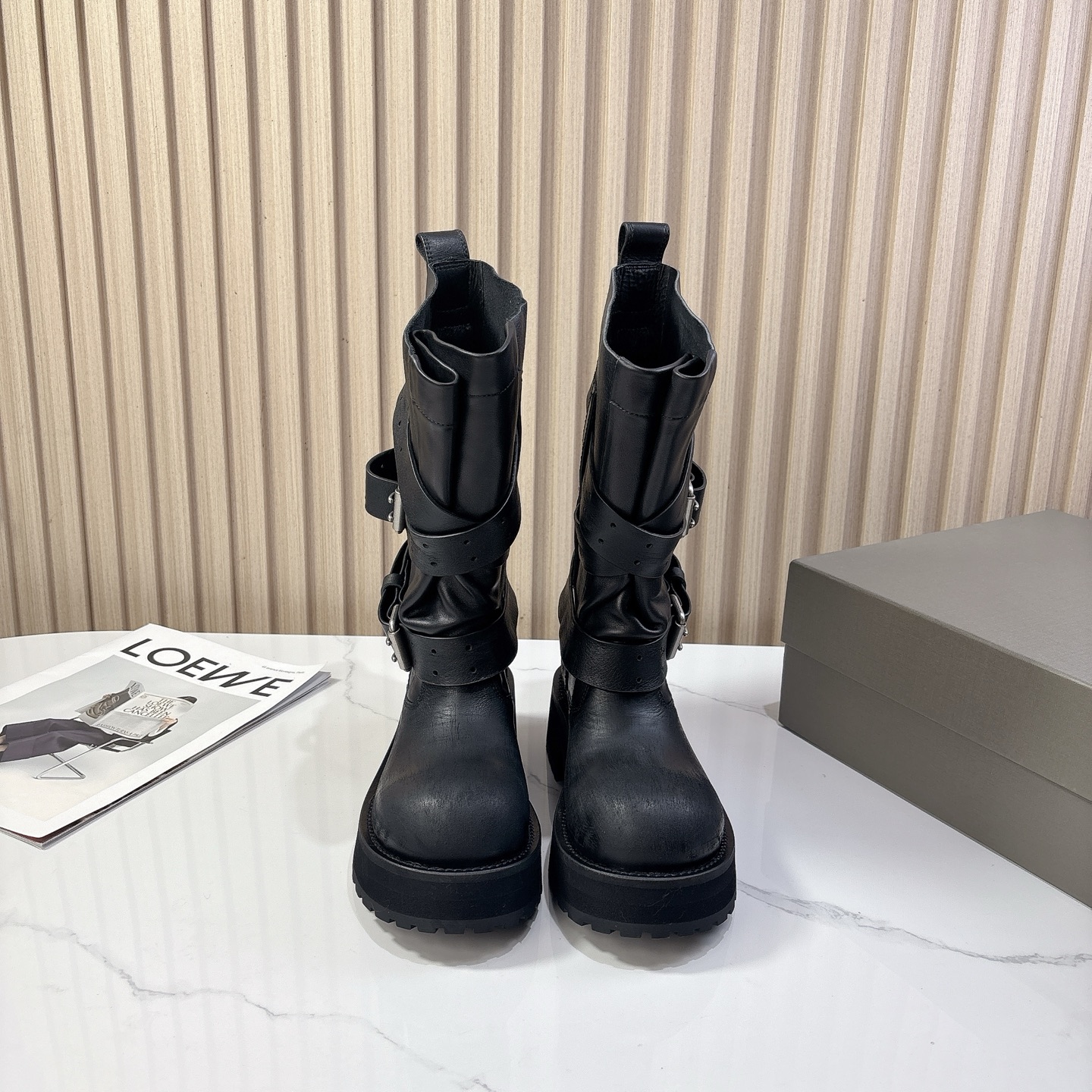 NO:438797,42 inch 45 inch BALENCIAG*Balenciaga 25/Autumn and Winter Old leather thick-soled short boots 25 people are not too much to use · Heavy industry · Speaking of the real thing (ZP custom made in full body) Custom imported cowhide upper custom imported calf inner lining ZP custom sole (5cm) Boot barrel height: 12 inch, 15 inch Size 35-39 (40 customization), boots, balenciaga, balenciaga, boots, cowhide1986090942寸 45寸 BALENCIAG*巴黎世家25/秋冬 做旧真皮厚底短靴25人手一对也不为过·重工之做·看实物说话（全身ZP订做） 鞋面定制进口牛皮 内里定制进口小牛内里 鞋底ZP定制大底（5cm） 靴筒高:12寸,15寸 码数35-39（40定制）,靴子,balenciaga,balenciaga,boots,cowhide,Women's Shoes