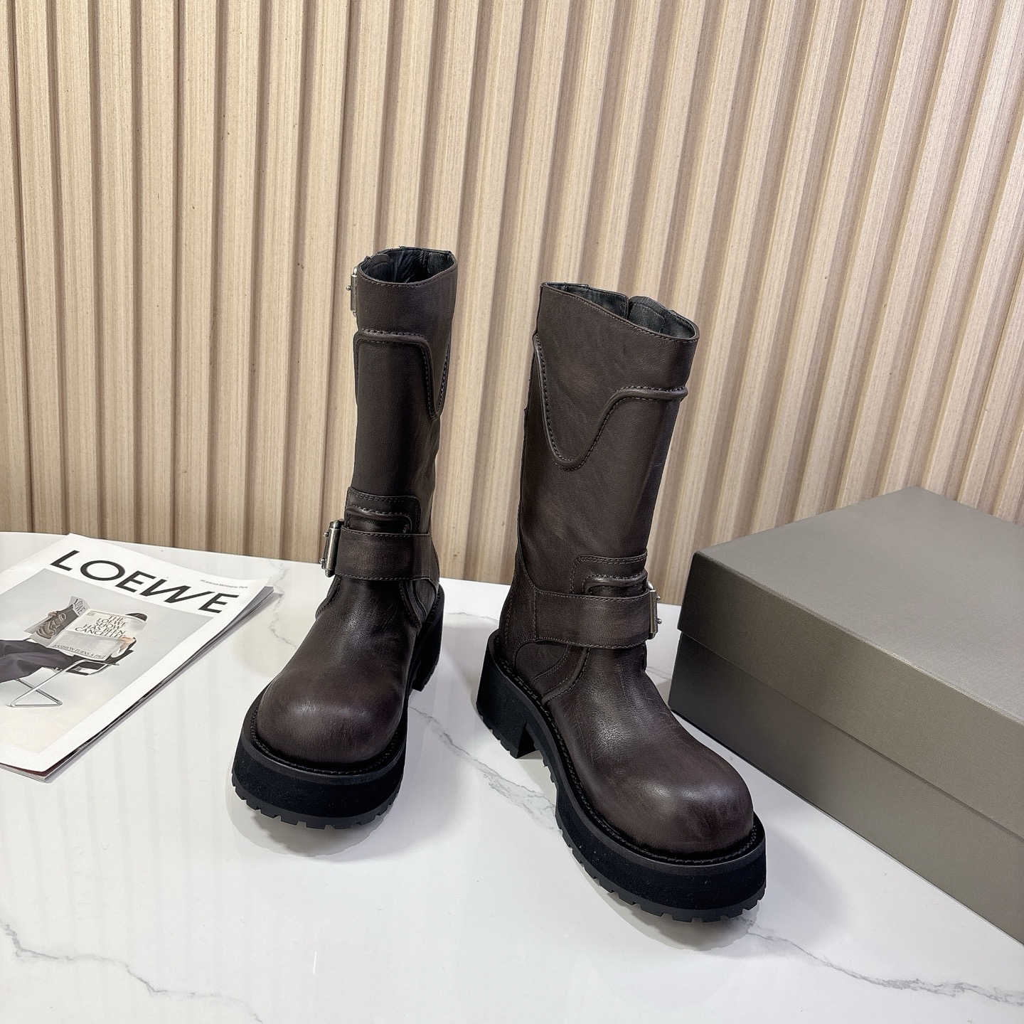NO:438806,BALENCIAG*Balenciaga 25/Autumn and Winter, old leather thick-soled short boots 25 people are not too much to use. Heavy industry, speak to the real thing (full body ZP custom made) Custom imported cowhide, inner lid, imported calf inner lid, sole ZP custom sole (5cm) Boot height: 12 inches, size 35-39 (40 custom made), boots, balenciaga, balenciaga, boots, cowhide19860909BALENCIAG*巴黎世家25/秋冬 做旧真皮厚底短靴25人手一对也不为过·重工之做·看实物说话（全身ZP订做） 鞋面定制进口牛皮 内里定制进口小牛内里 鞋底ZP定制大底（5cm） 靴筒高:12寸 码数35-39（40定制）,靴子,balenciaga,balenciaga,boots,cowhide,Women's Shoes