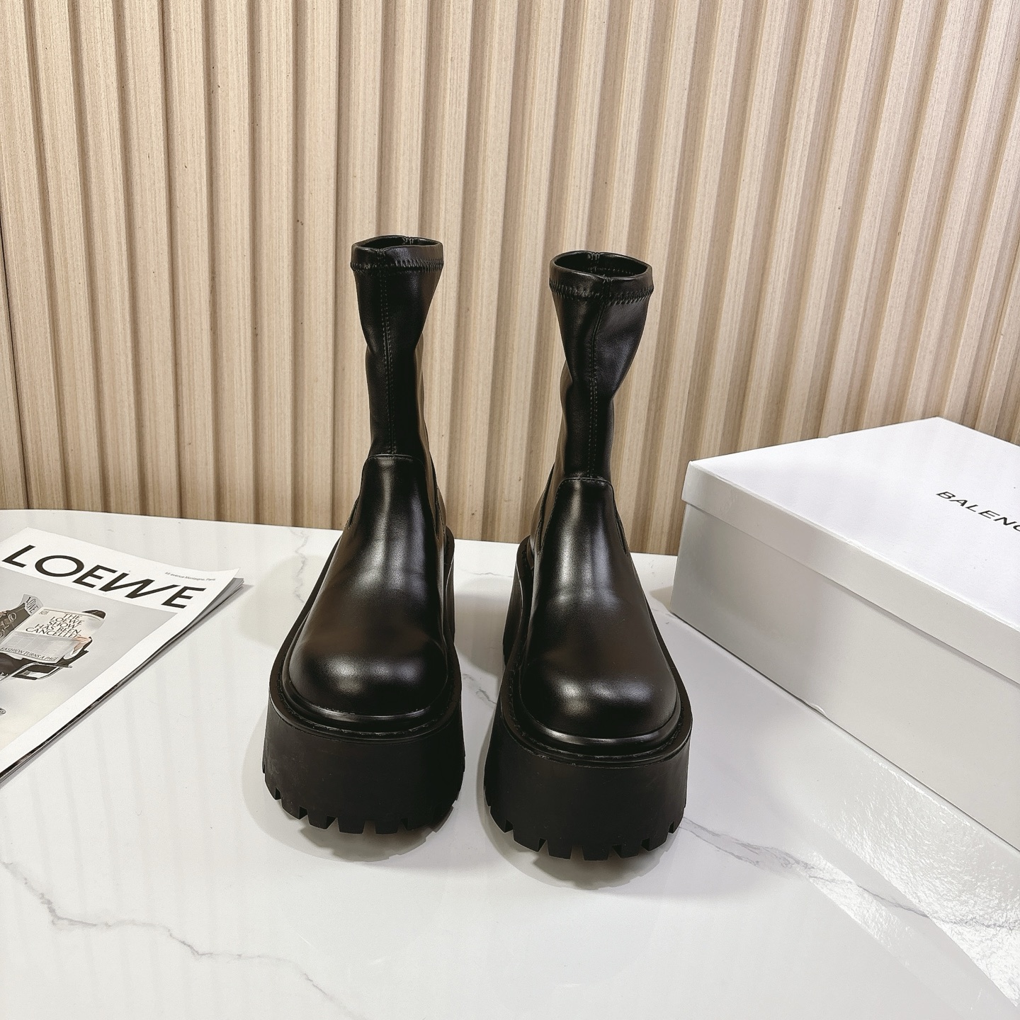 NO:446368,BALENCIAG*Balenciaga 25/Autumn and Winter Thick-soled short boots 25 people are not too much for a pair of hands · Heavy industry · Speaking of the real thing. Custom imported cowhide with upper custom imported calf inner lining Custom sole Customized sole Boots height: 6.5 inches Size 35-41 (40.41 customization), boots, balenciaga, balenciaga, boots, cowhide19860909BALENCIAG*巴黎世家25/秋冬 厚底短靴25人手一对也不为过·重工之做·看实物说话. 鞋面定制进口牛皮 内里定制进口小牛内里 鞋底定制大底 靴筒高:6.5寸 码数35-41（40.41定制）,靴子,balenciaga,balenciaga,boots,cowhide,Women's Shoes