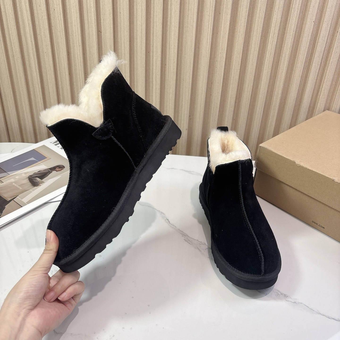 UGG~25vs秋冬爆款松糕雪地靴系列……一款不会撞衫的鞋子、简约的隔板设计➕上斑点的大底、鞋面真丝卷毛