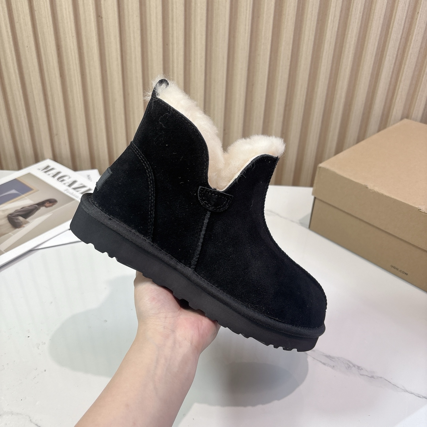 UGG~25vs秋冬爆款松糕雪地靴系列……一款不会撞衫的鞋子、简约的隔板设计➕上斑点的大底、鞋面真丝卷毛