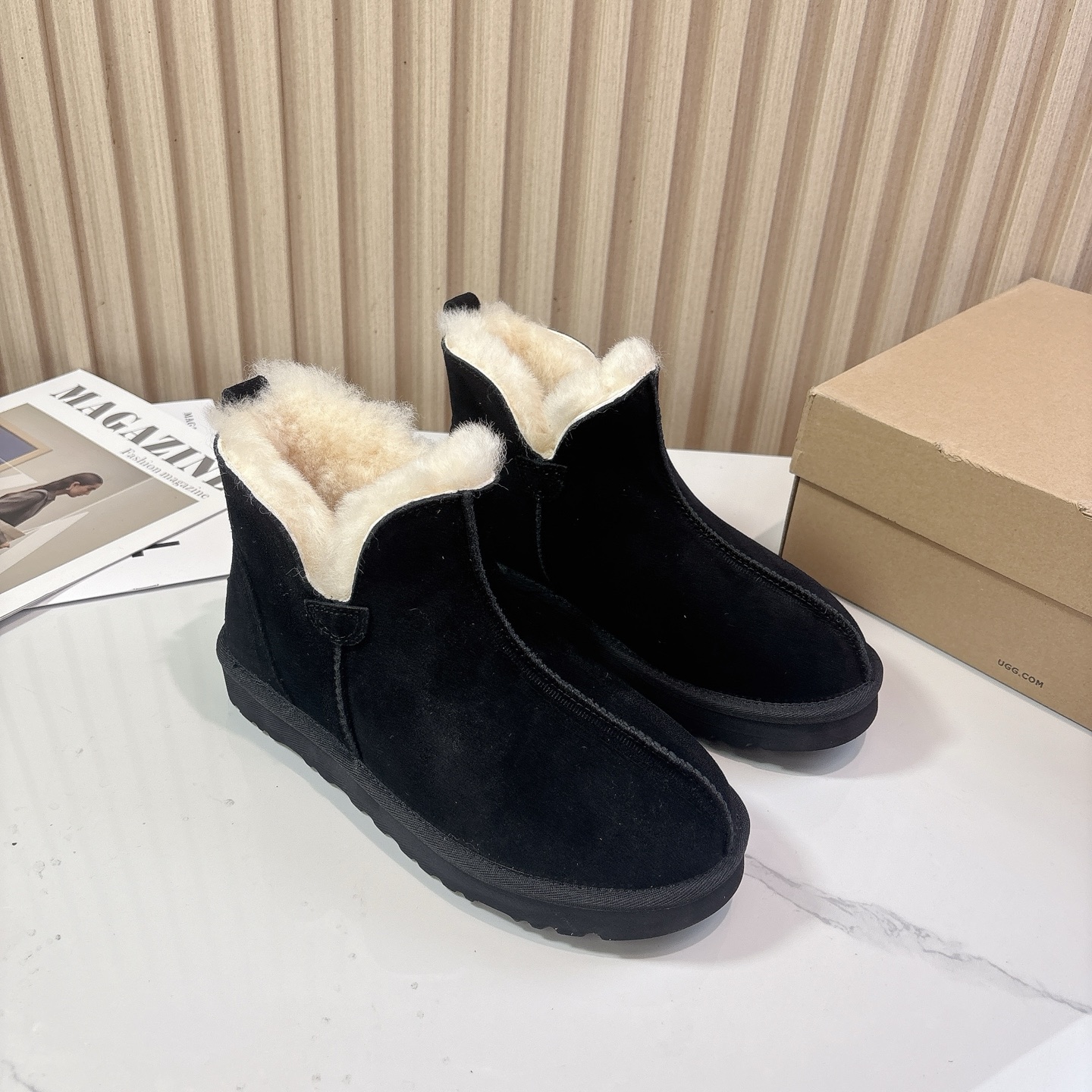 UGG~25vs秋冬爆款松糕雪地靴系列……一款不会撞衫的鞋子、简约的隔板设计➕上斑点的大底、鞋面真丝卷毛
