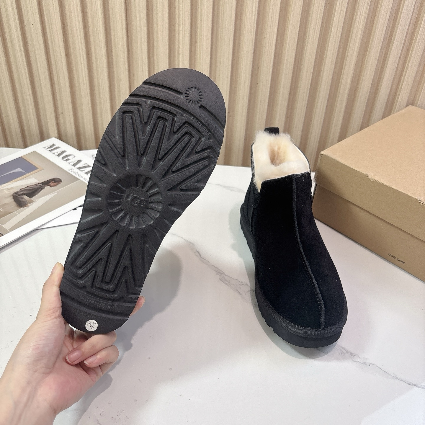 UGG~25vs秋冬爆款松糕雪地靴系列……一款不会撞衫的鞋子、简约的隔板设计➕上斑点的大底、鞋面真丝卷毛