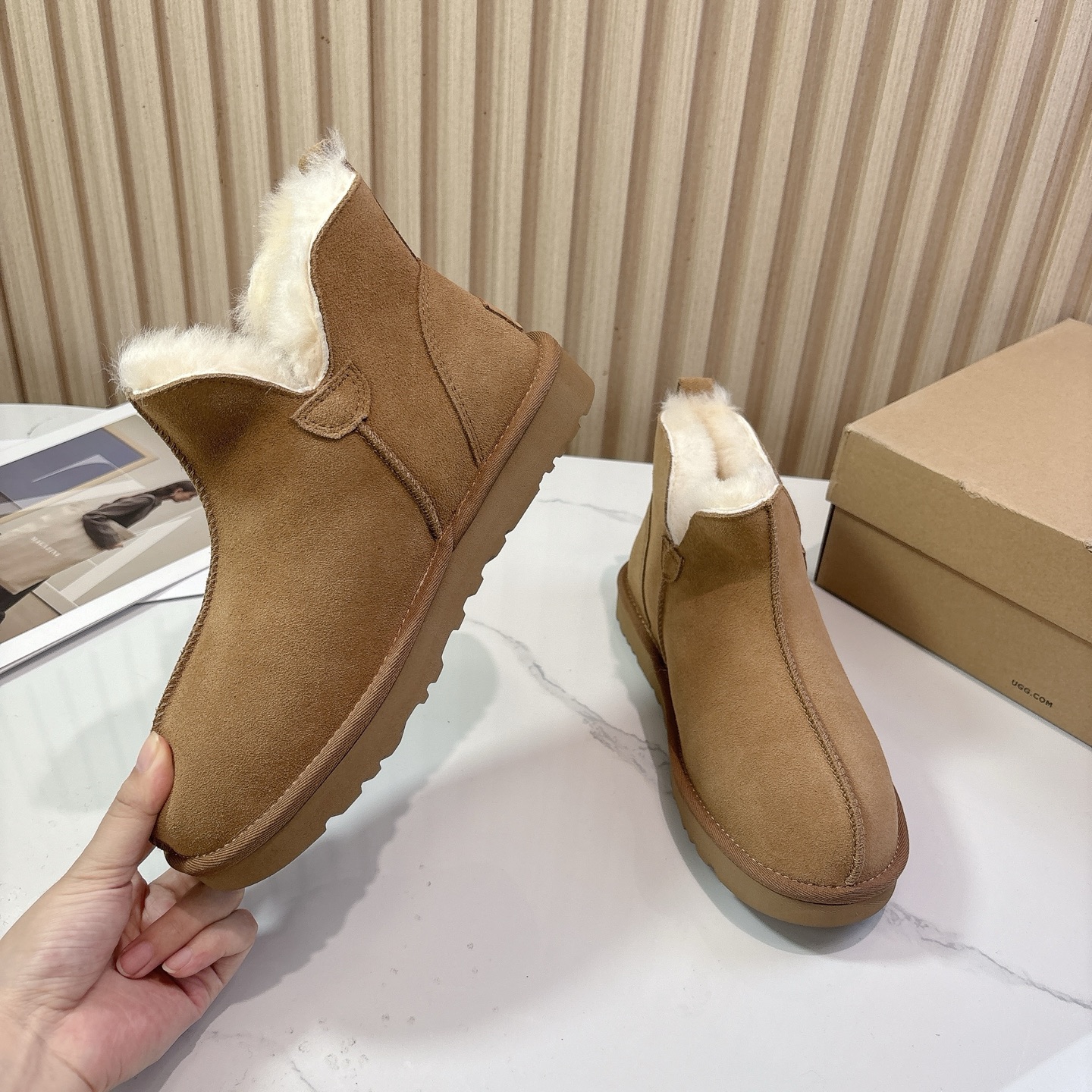 UGG~25vs秋冬爆款松糕雪地靴系列……一款不会撞衫的鞋子、简约的隔板设计➕上斑点的大底、鞋面真丝卷毛