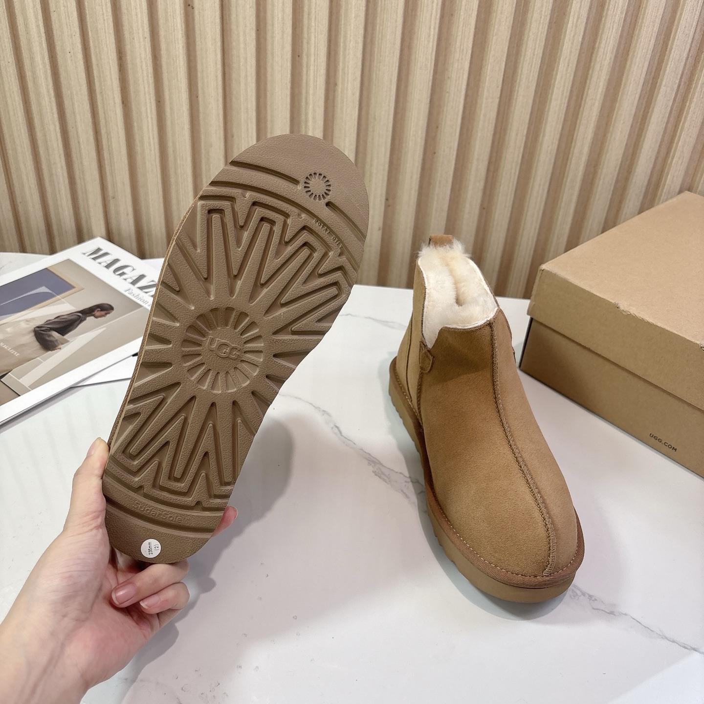 UGG~25vs秋冬爆款松糕雪地靴系列……一款不会撞衫的鞋子、简约的隔板设计➕上斑点的大底、鞋面真丝卷毛