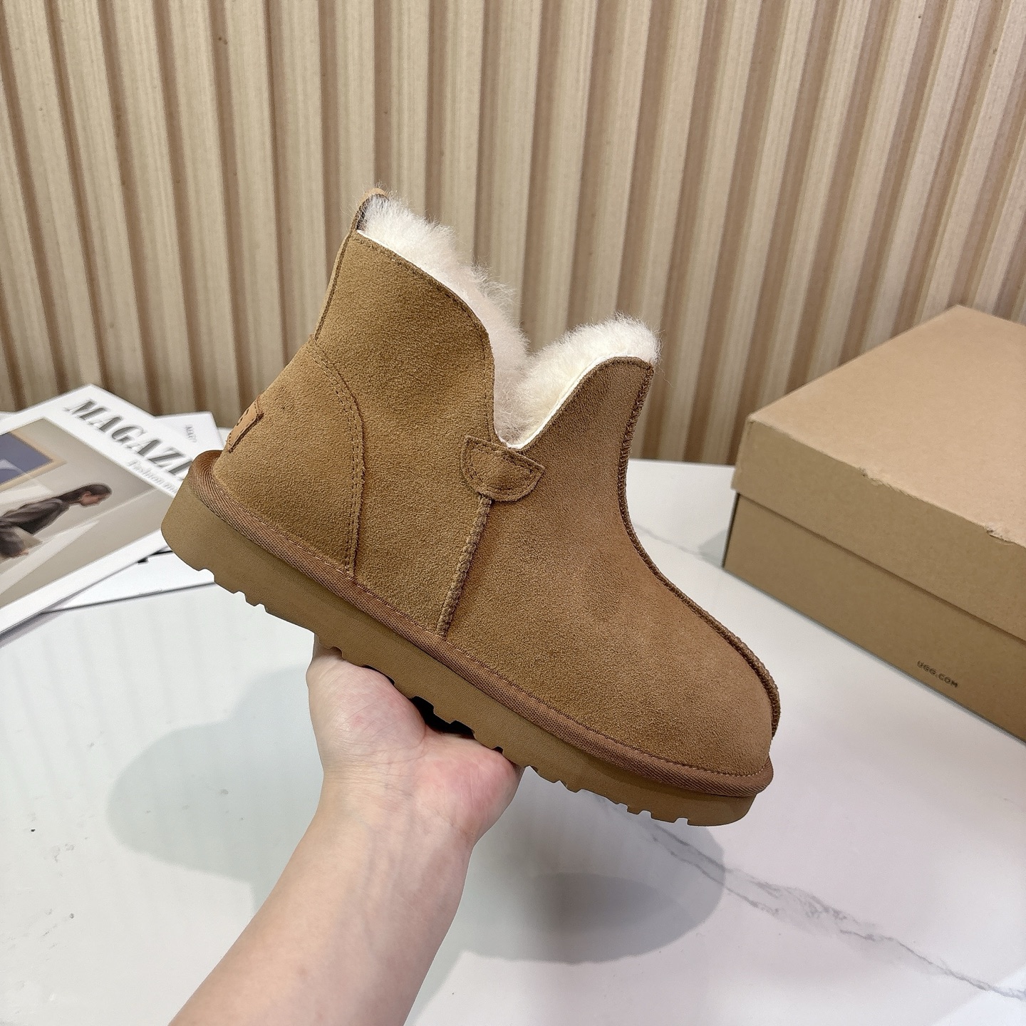 UGG~25vs秋冬爆款松糕雪地靴系列……一款不会撞衫的鞋子、简约的隔板设计➕上斑点的大底、鞋面真丝卷毛