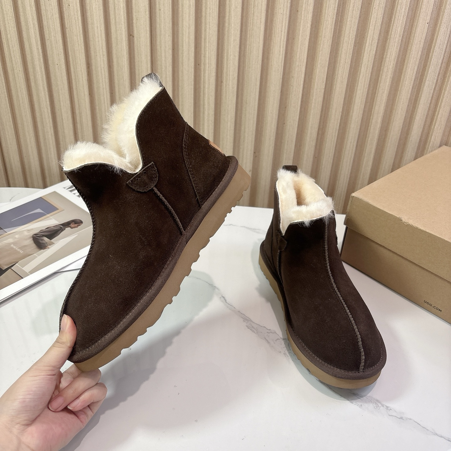 UGG~25vs秋冬爆款松糕雪地靴系列……一款不会撞衫的鞋子、简约的隔板设计➕上斑点的大底、鞋面真丝卷毛