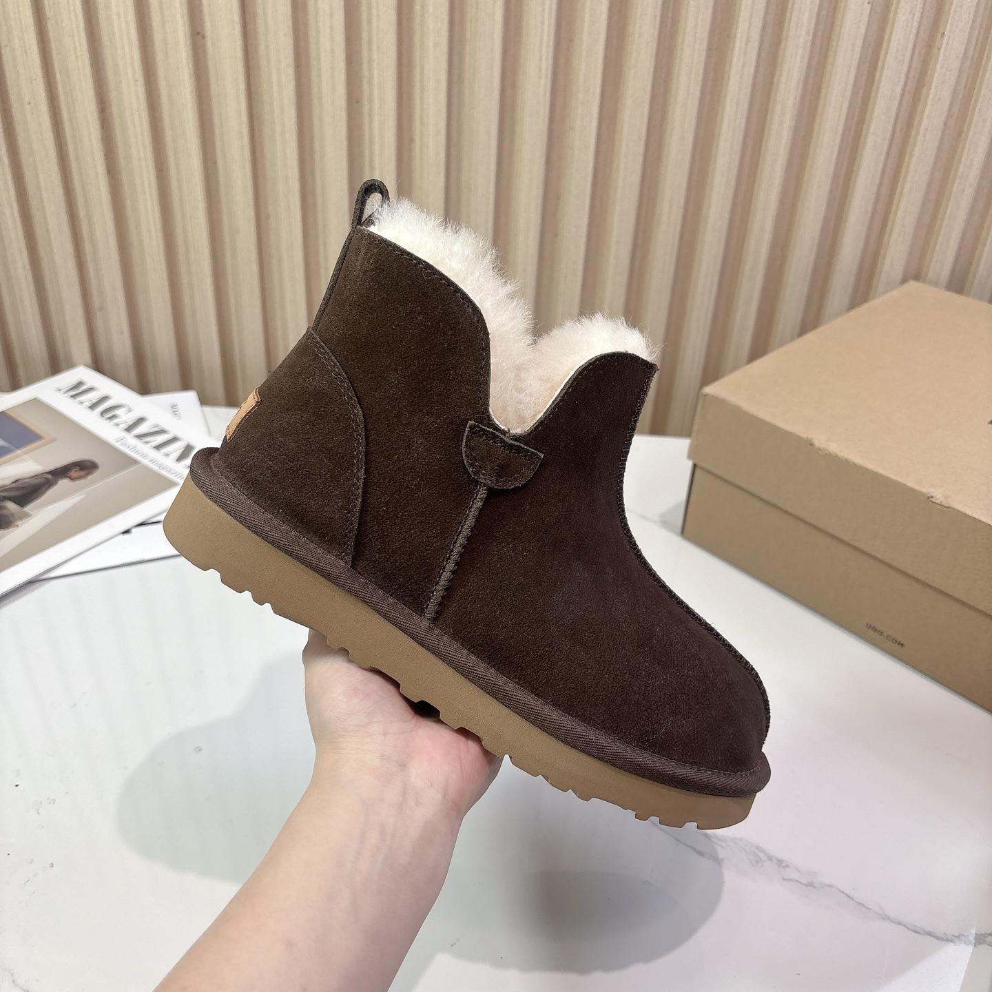 UGG~25vs秋冬爆款松糕雪地靴系列……一款不会撞衫的鞋子、简约的隔板设计➕上斑点的大底、鞋面真丝卷毛