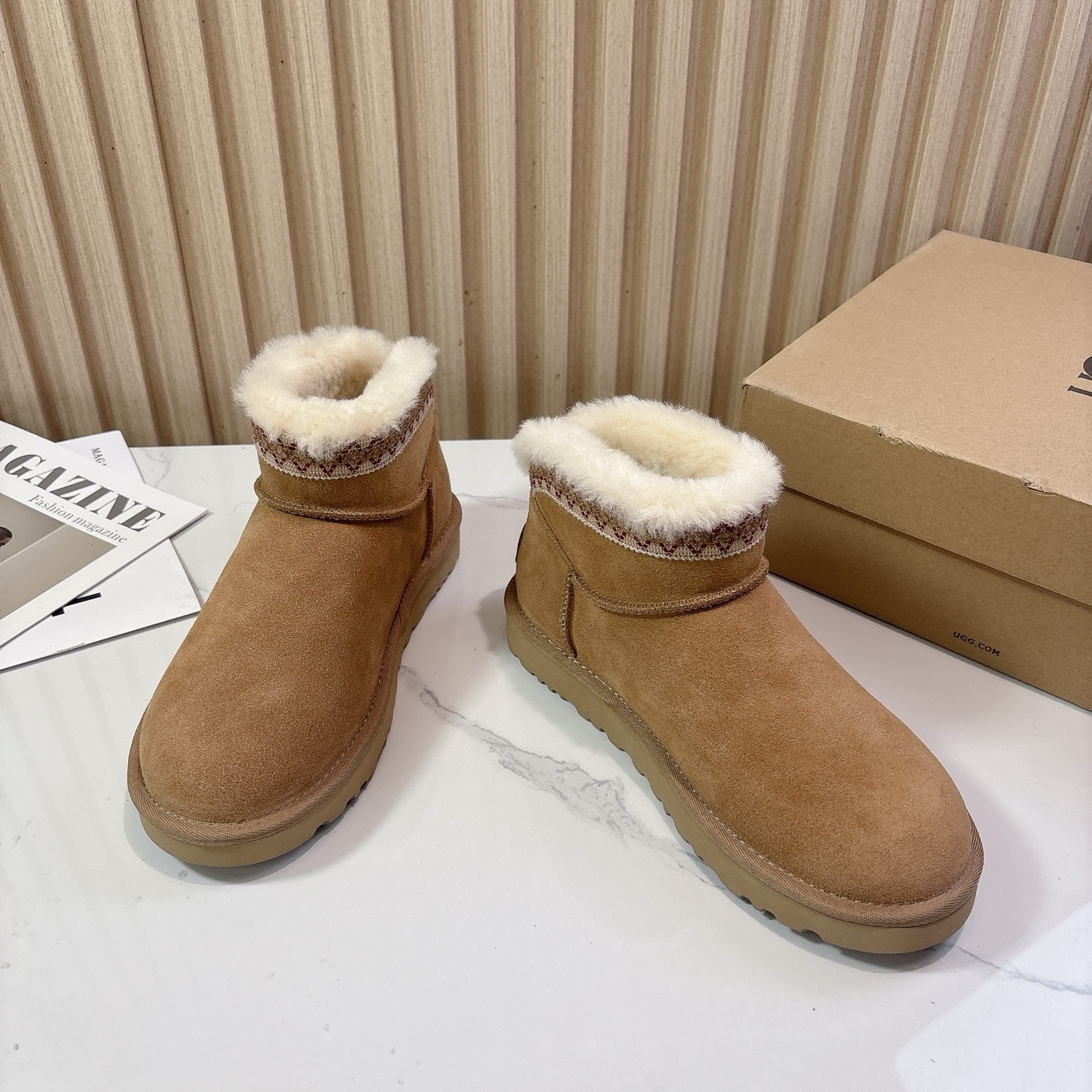 UGG~25vs秋冬爆款松糕雪地靴系列……一款不会撞衫的鞋子、简约的隔板设计➕上斑点的大底、鞋面真丝卷毛